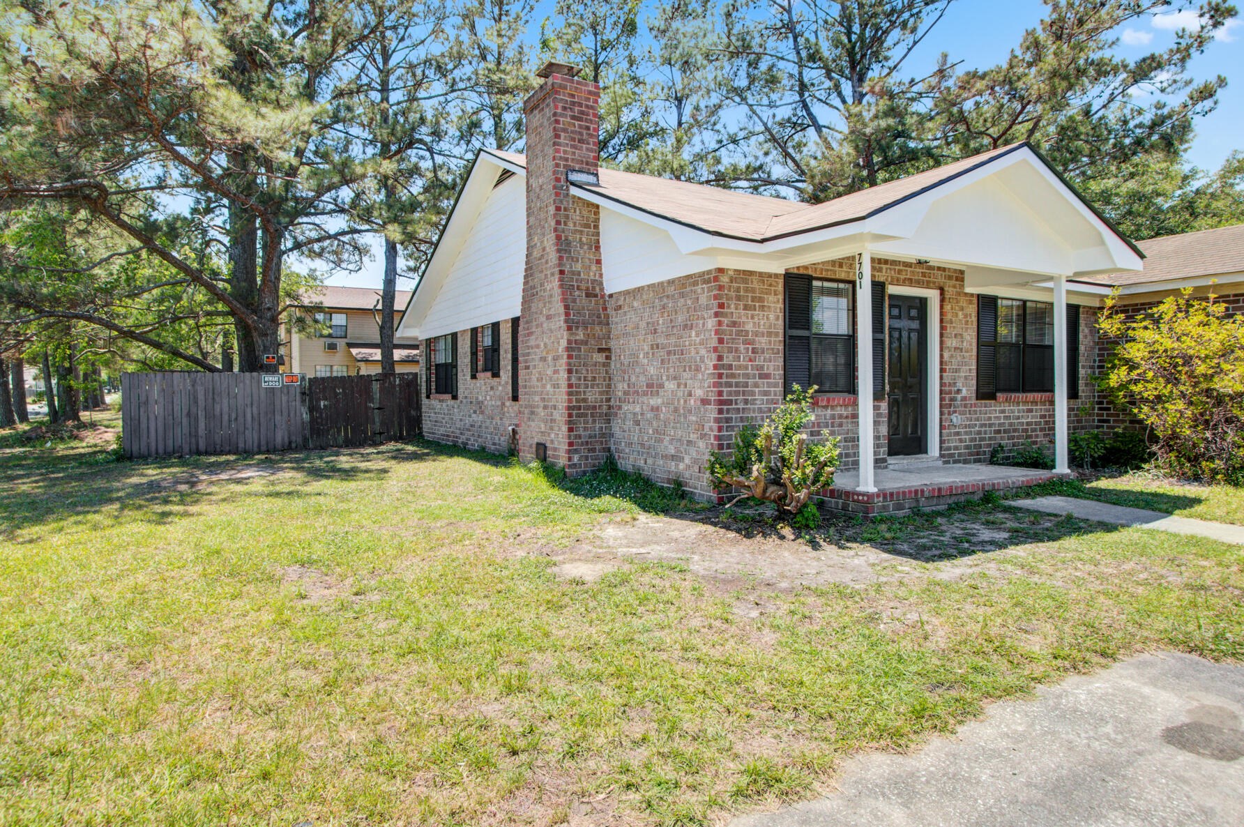 7701 Corley Dr, Charleston, SC 29418