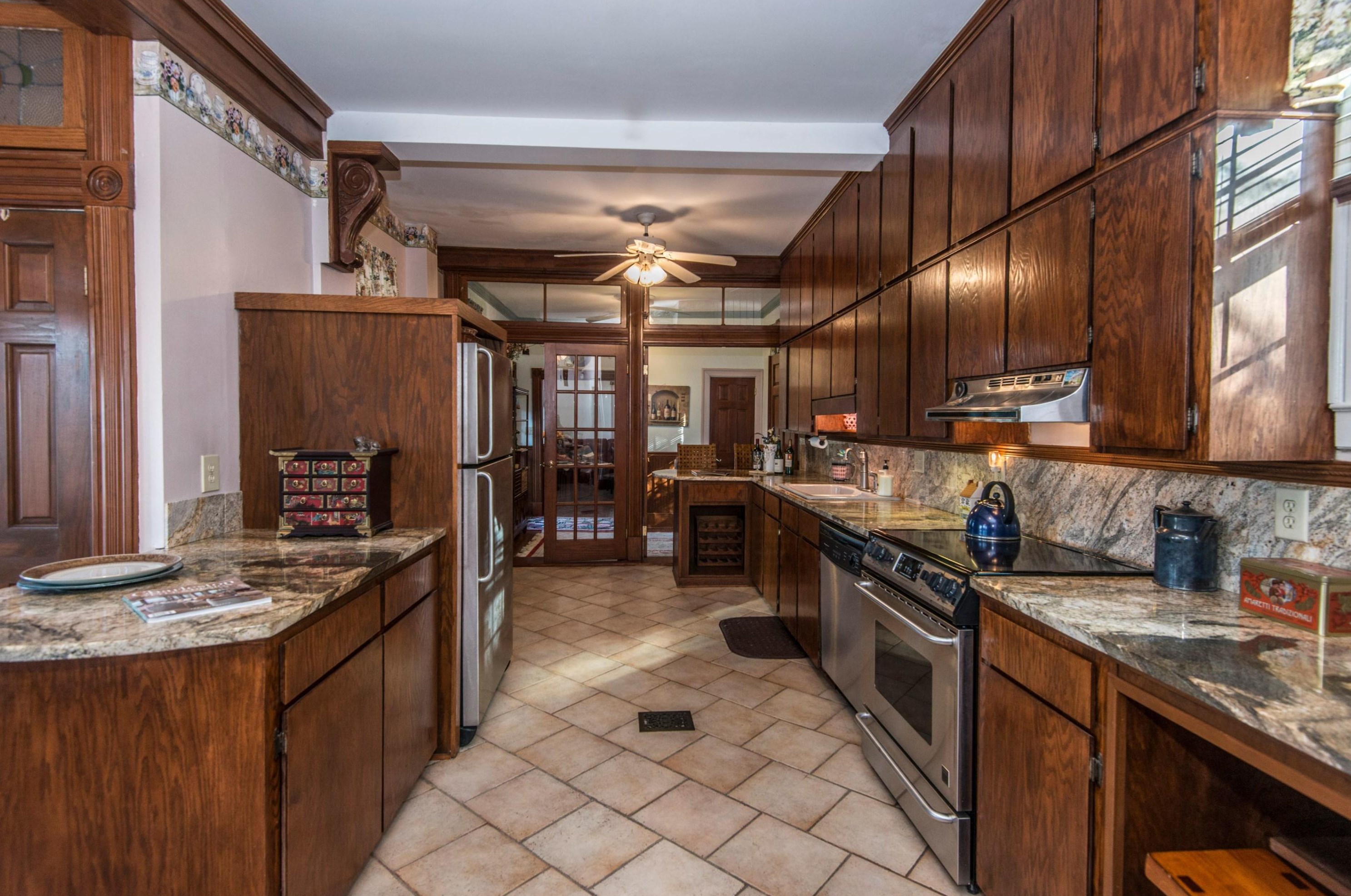 218 Wentworth St, Charleston SC 29401-1737 exterior