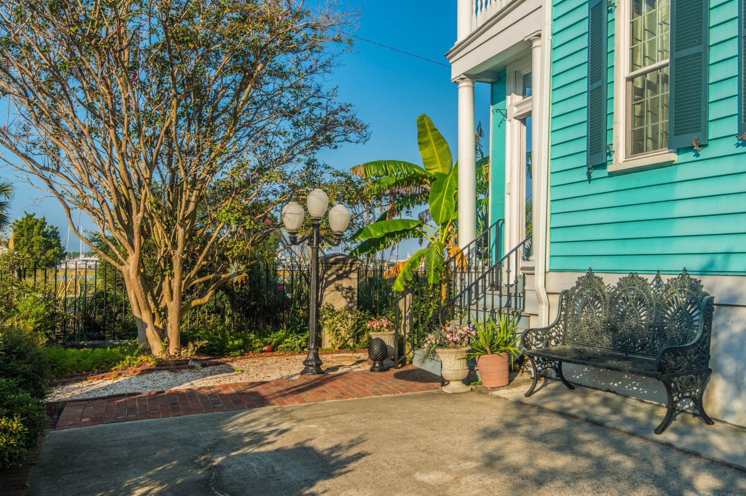 218 Wentworth St, Charleston SC 29401-1737 exterior