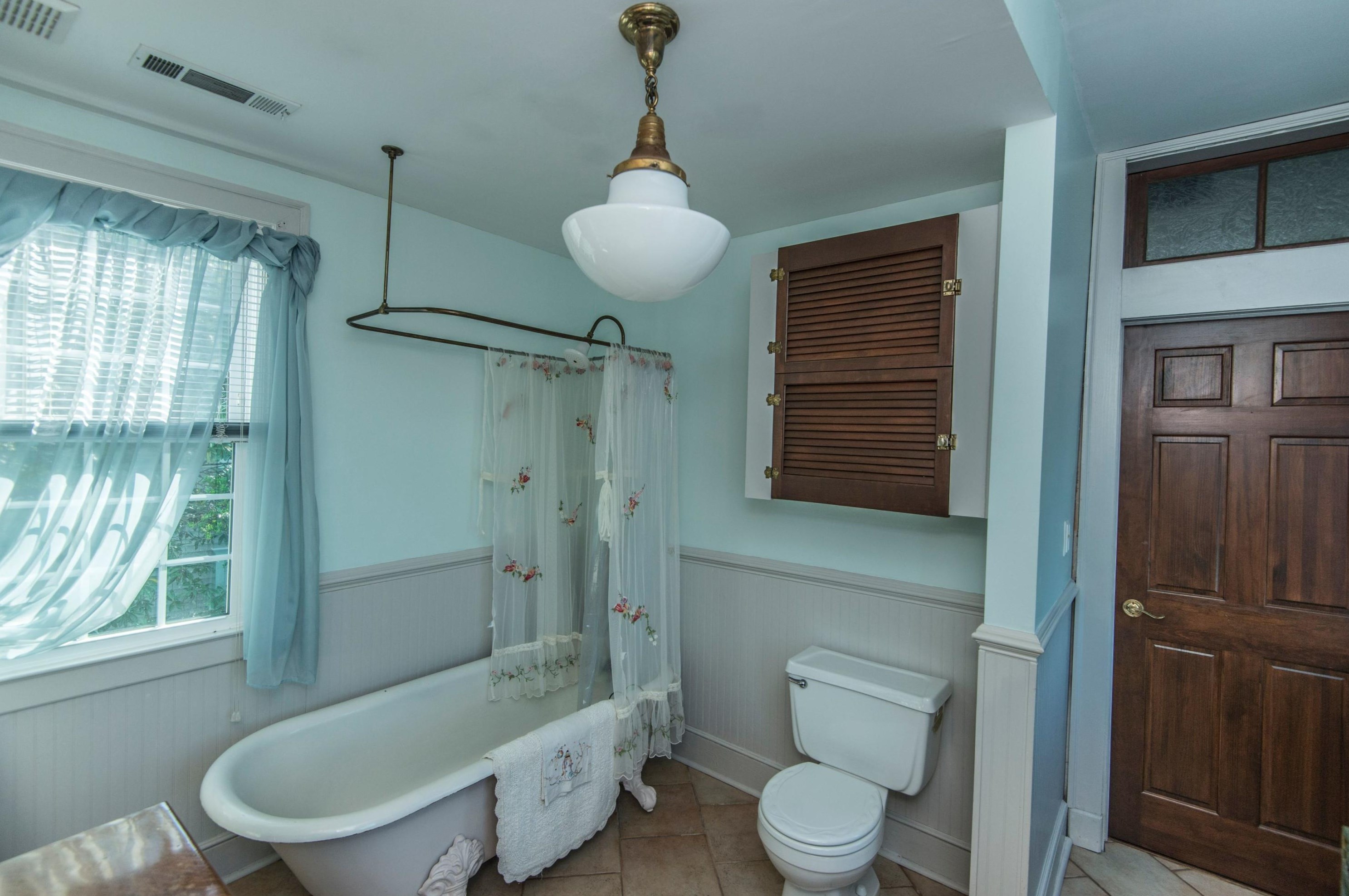 218 Wentworth St, Charleston SC 29401-1737 exterior