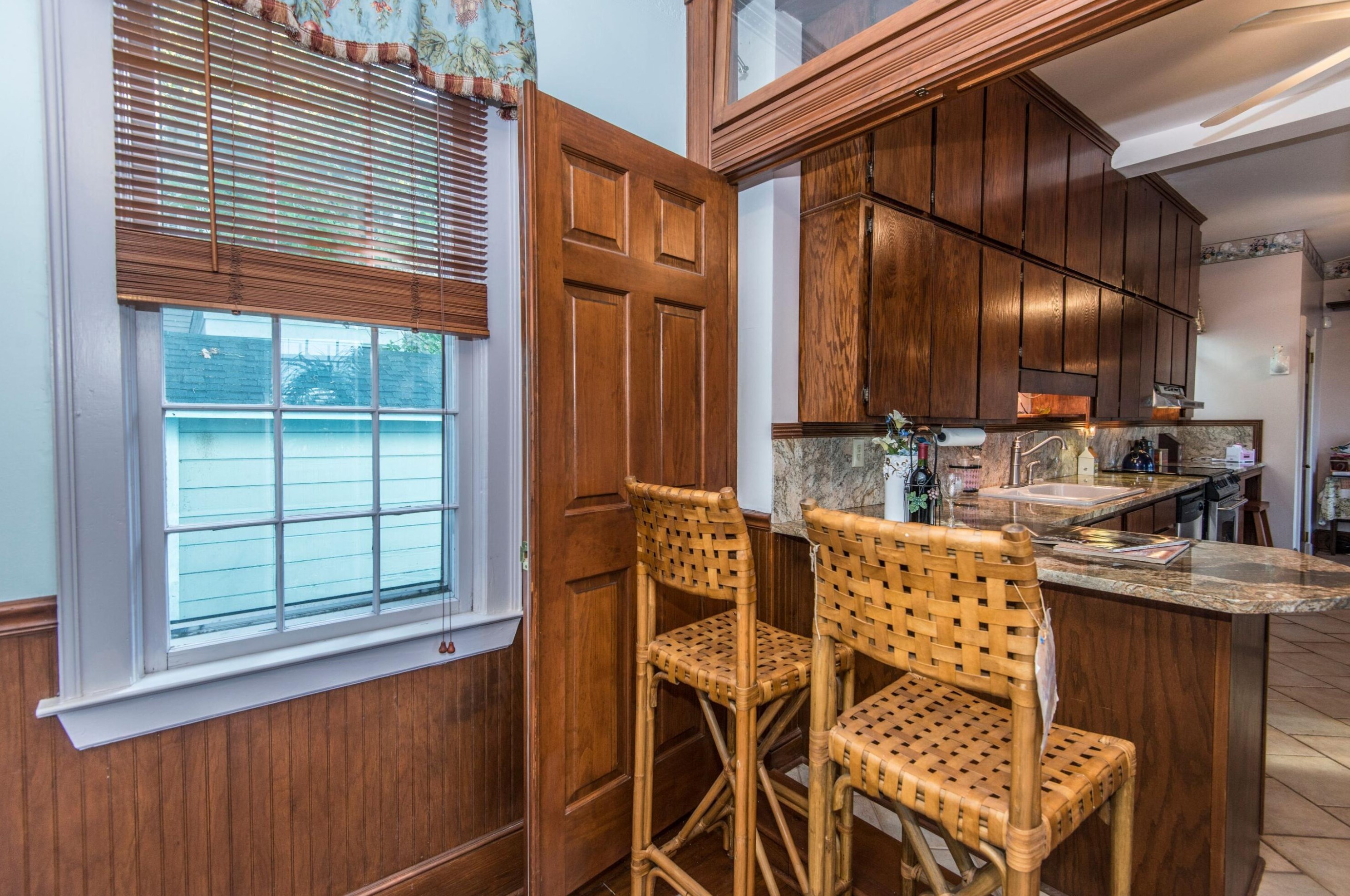 218 Wentworth St, Charleston SC 29401-1737 exterior