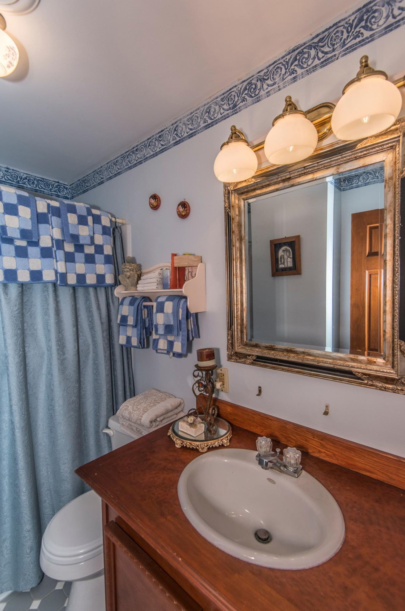 218 Wentworth St, Charleston SC 29401-1737 exterior