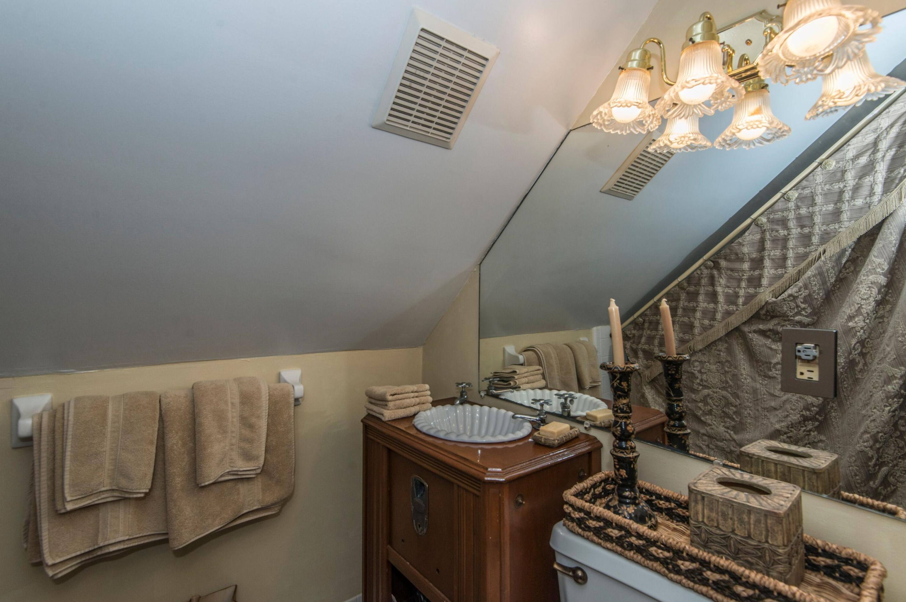 218 Wentworth St, Charleston SC 29401-1737 exterior