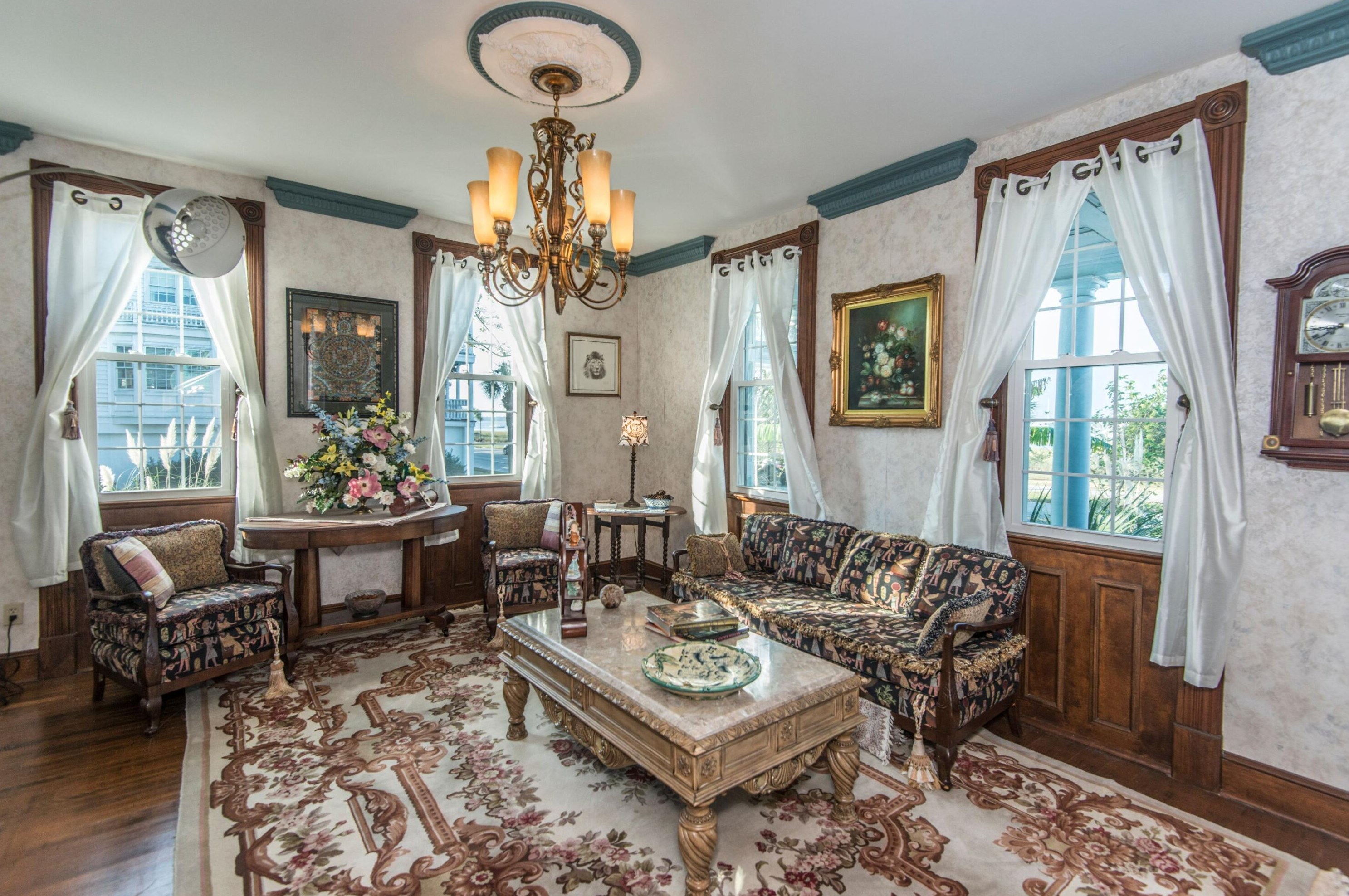 218 Wentworth St, Charleston SC 29401-1737 exterior