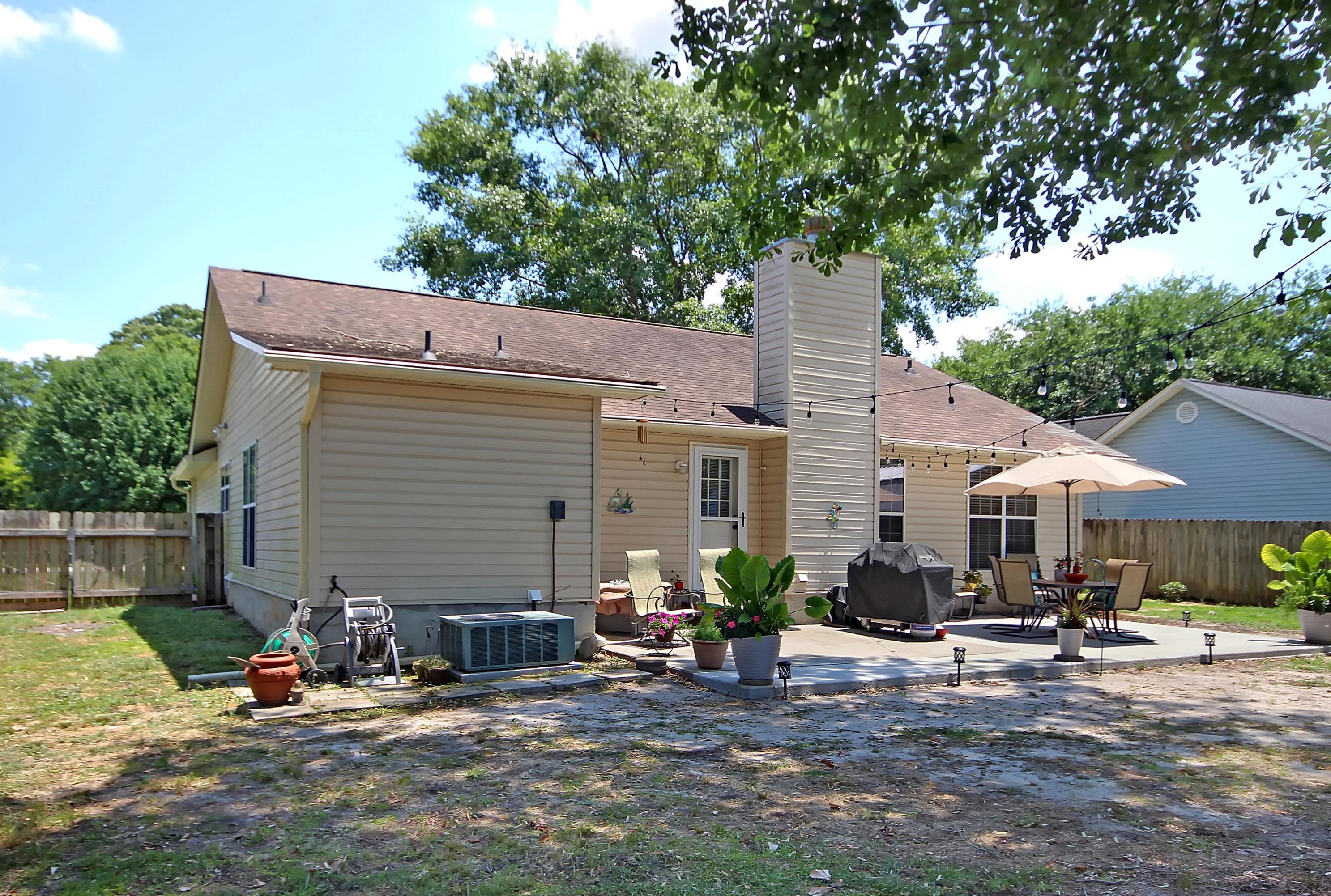 106 Elaine St, Charleston SC  29445-3170 exterior