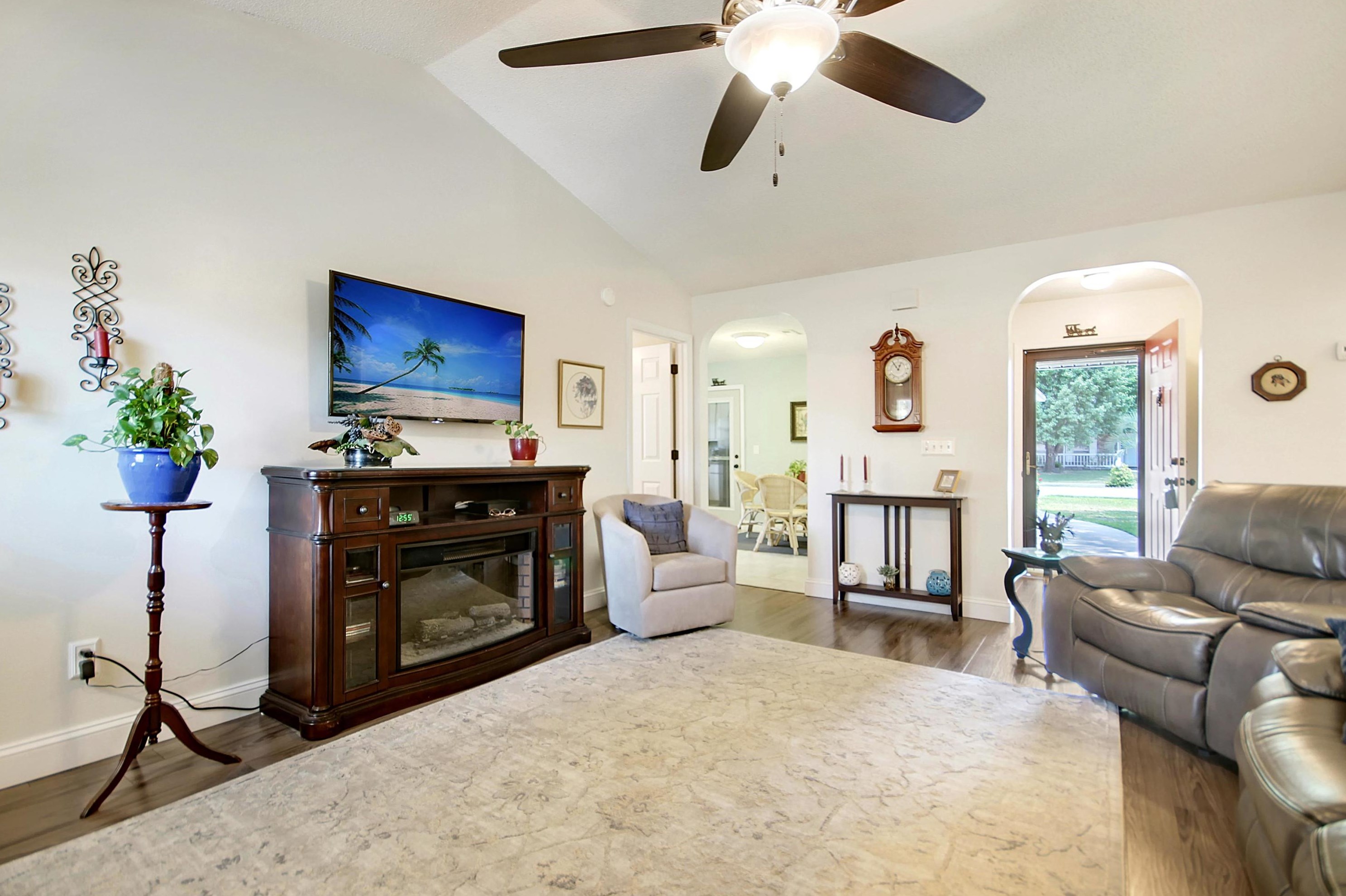 106 Elaine St, Charleston SC  29445-3170 exterior