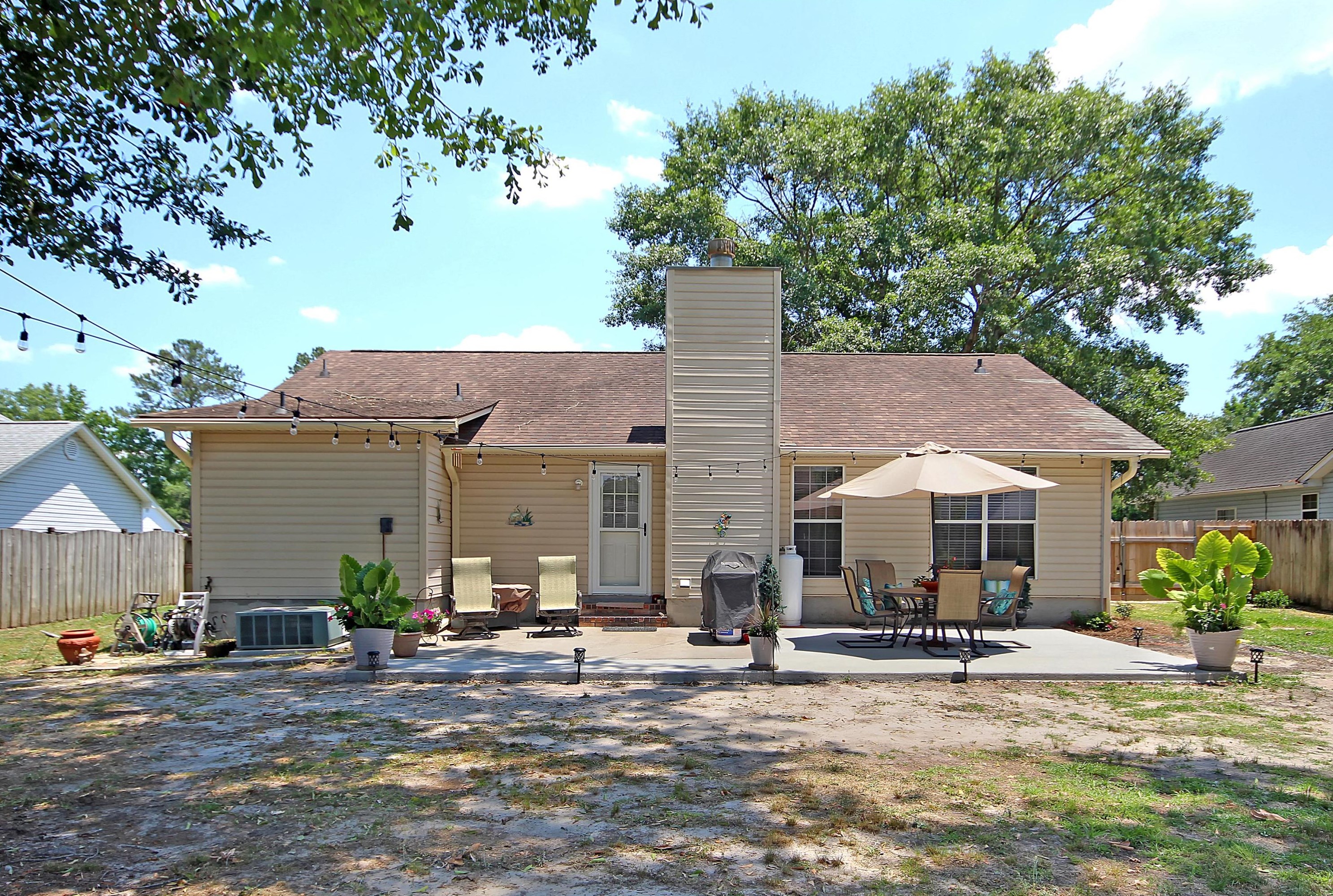 106 Elaine St, Charleston SC  29445-3170 exterior