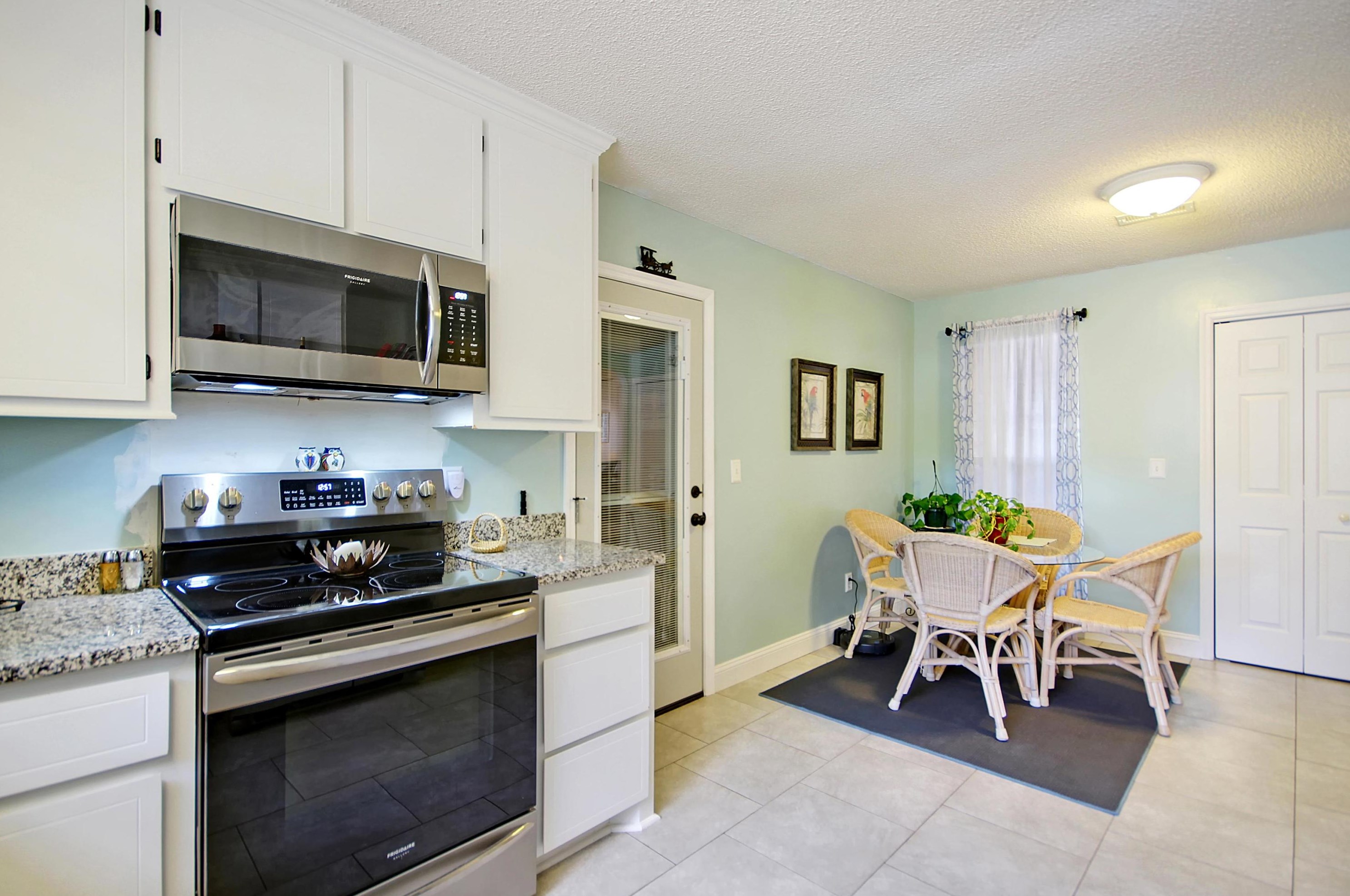 106 Elaine St, Charleston SC  29445-3170 exterior