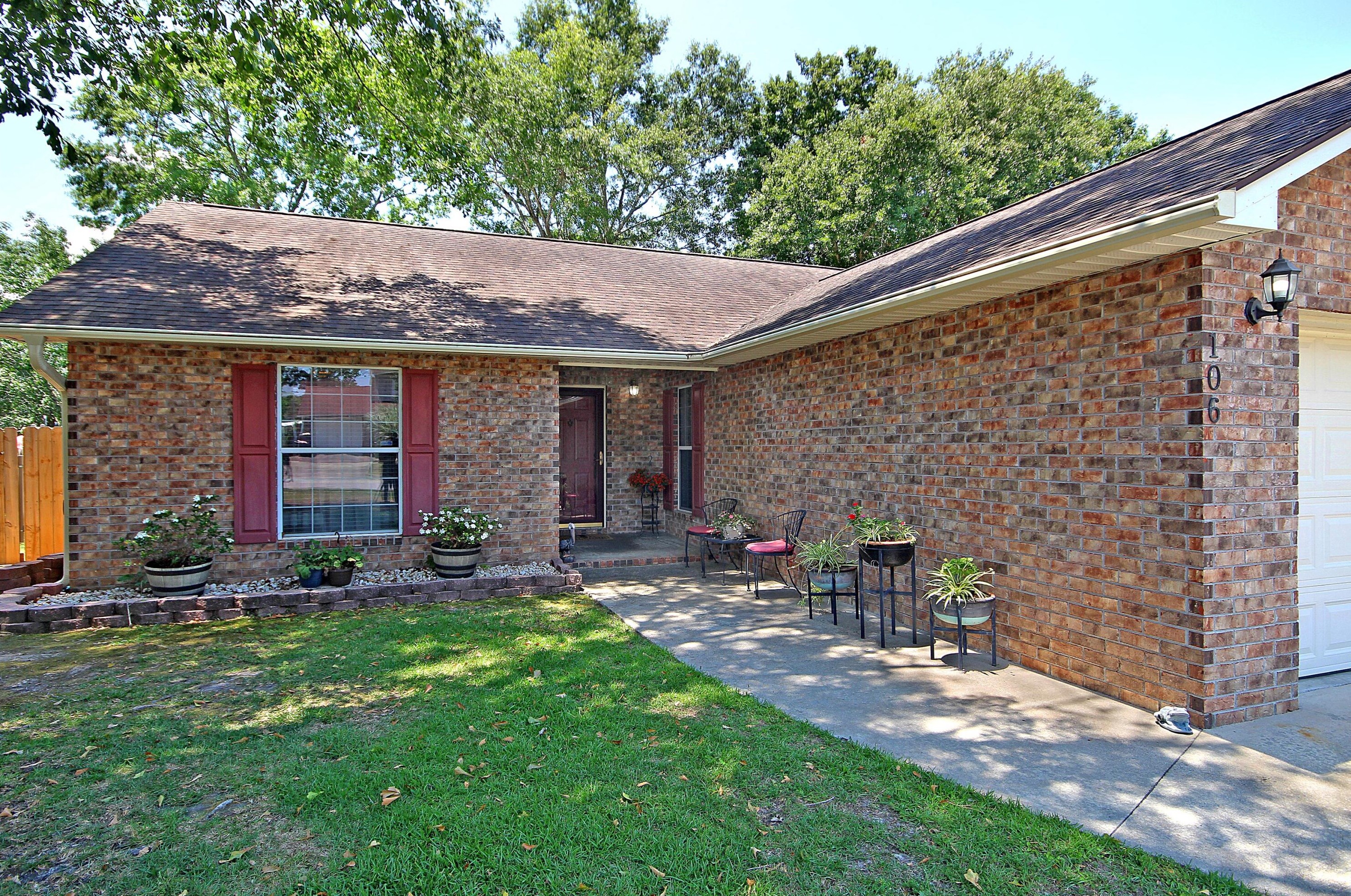 106 Elaine St, Charleston SC  29445-3170 exterior