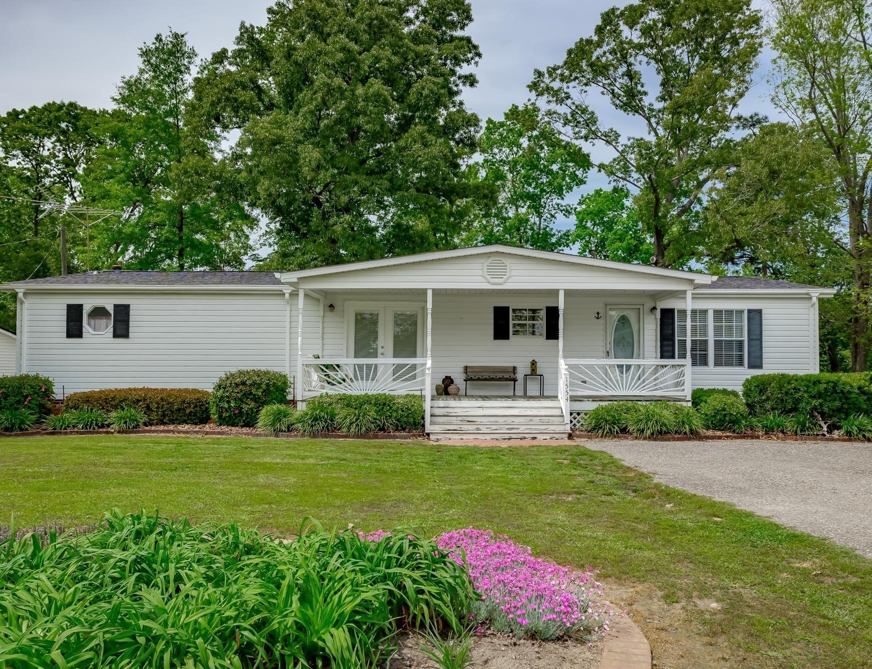 1554 James Loop Rd, Foreston, SC 29102