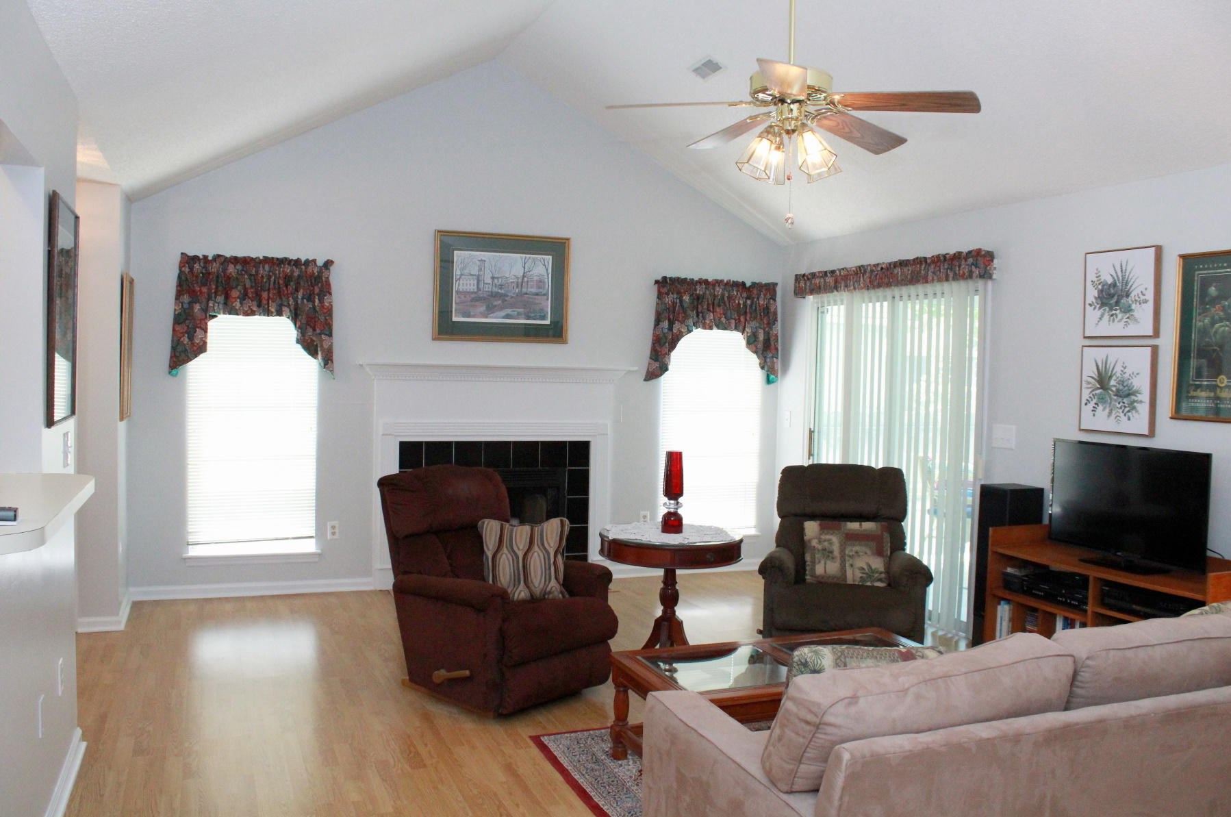 548 Beechcraft St, Charleston, SC 29407-2242
