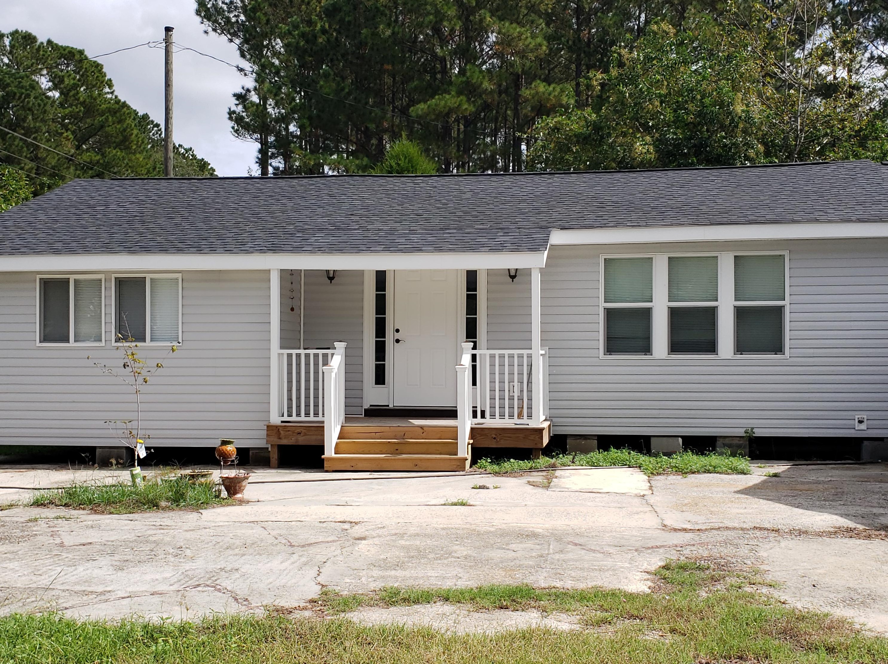 642 Gaillard Rd, Moncks Corner, SC 29461