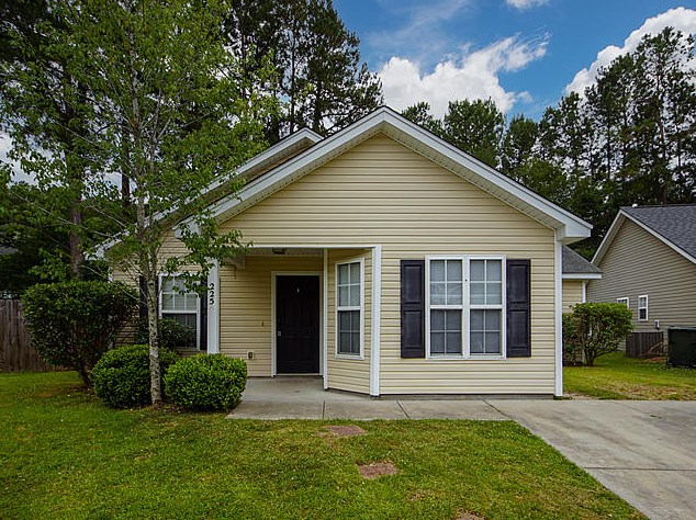 225 Bainsbury Ln, Summerville, SC 29483-4931