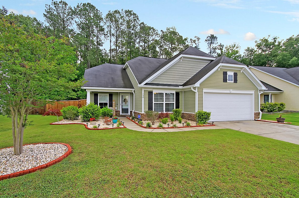 152 Charlesfort Way, Moncks Corner, SC 29461-8883