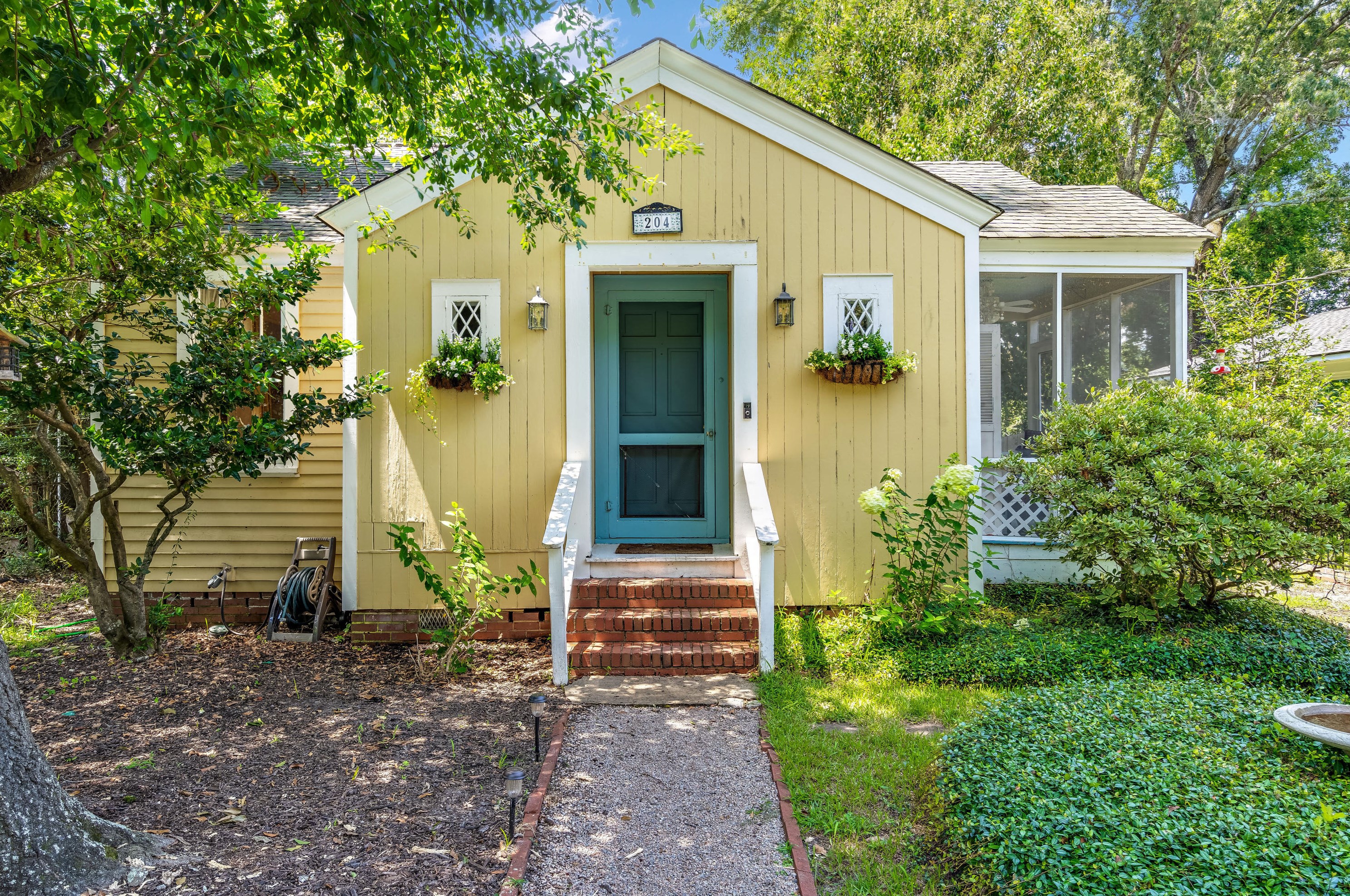 204 Live Oak Ave, Charleston, SC 29407-6763