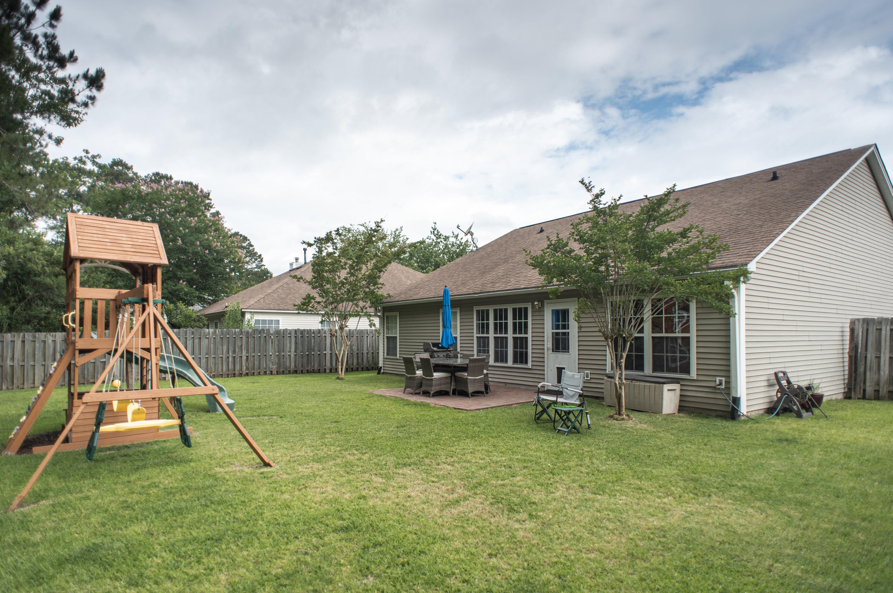1444 Wellesley Cir, Mount Pleasant SC  29466-9053 exterior