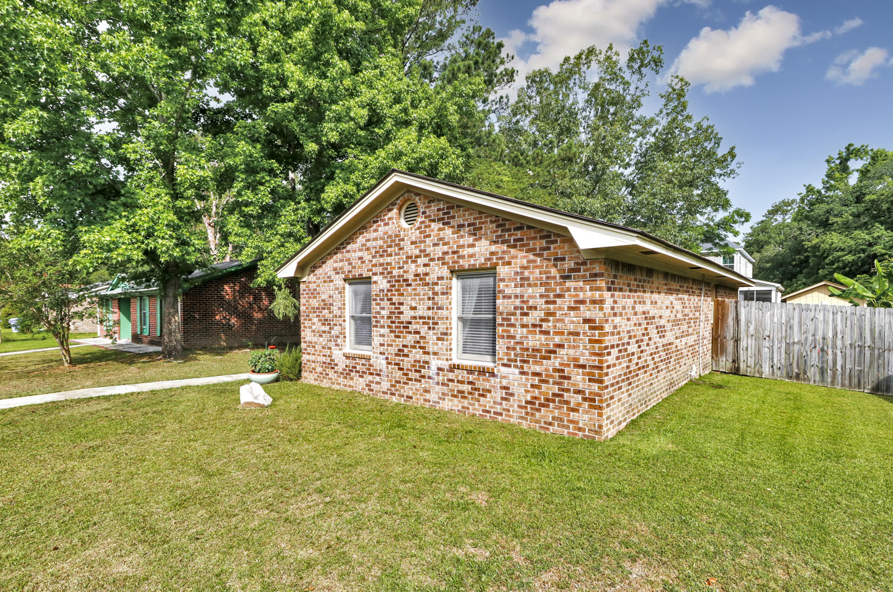 1682 Durkee St, Charleston, SC 29414-6349