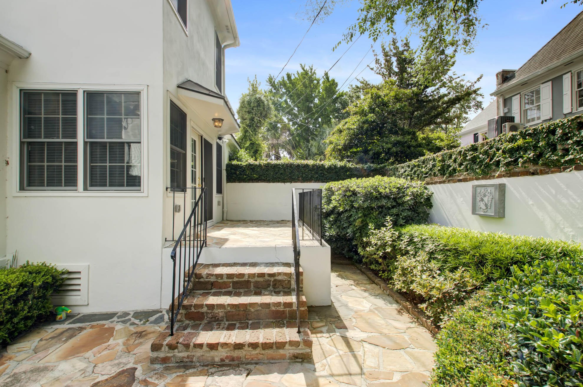 55 Battery St, Charleston SC 29401-0027 exterior