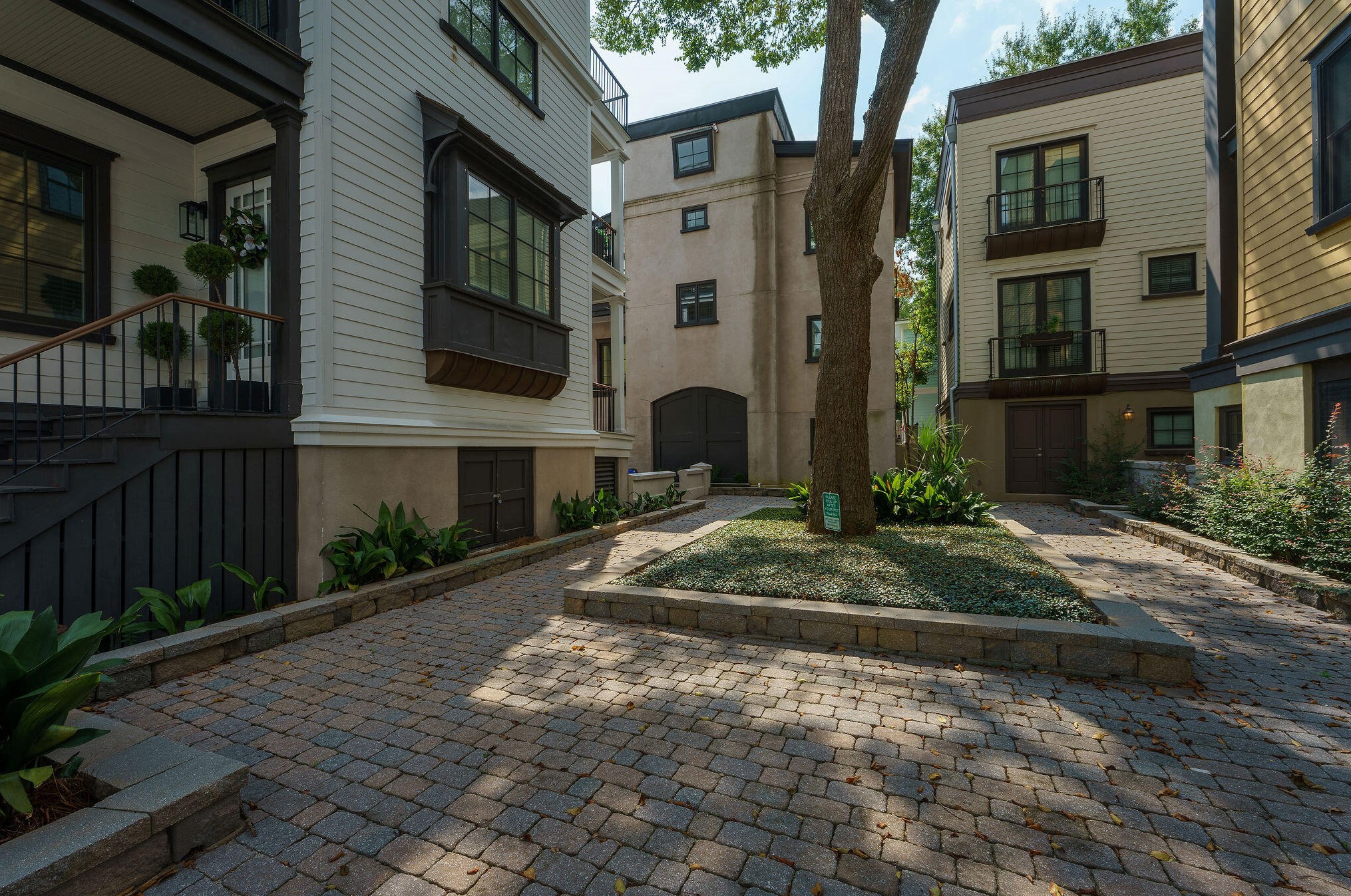 19 Corinne St, Charleston SC  29403-6191 exterior