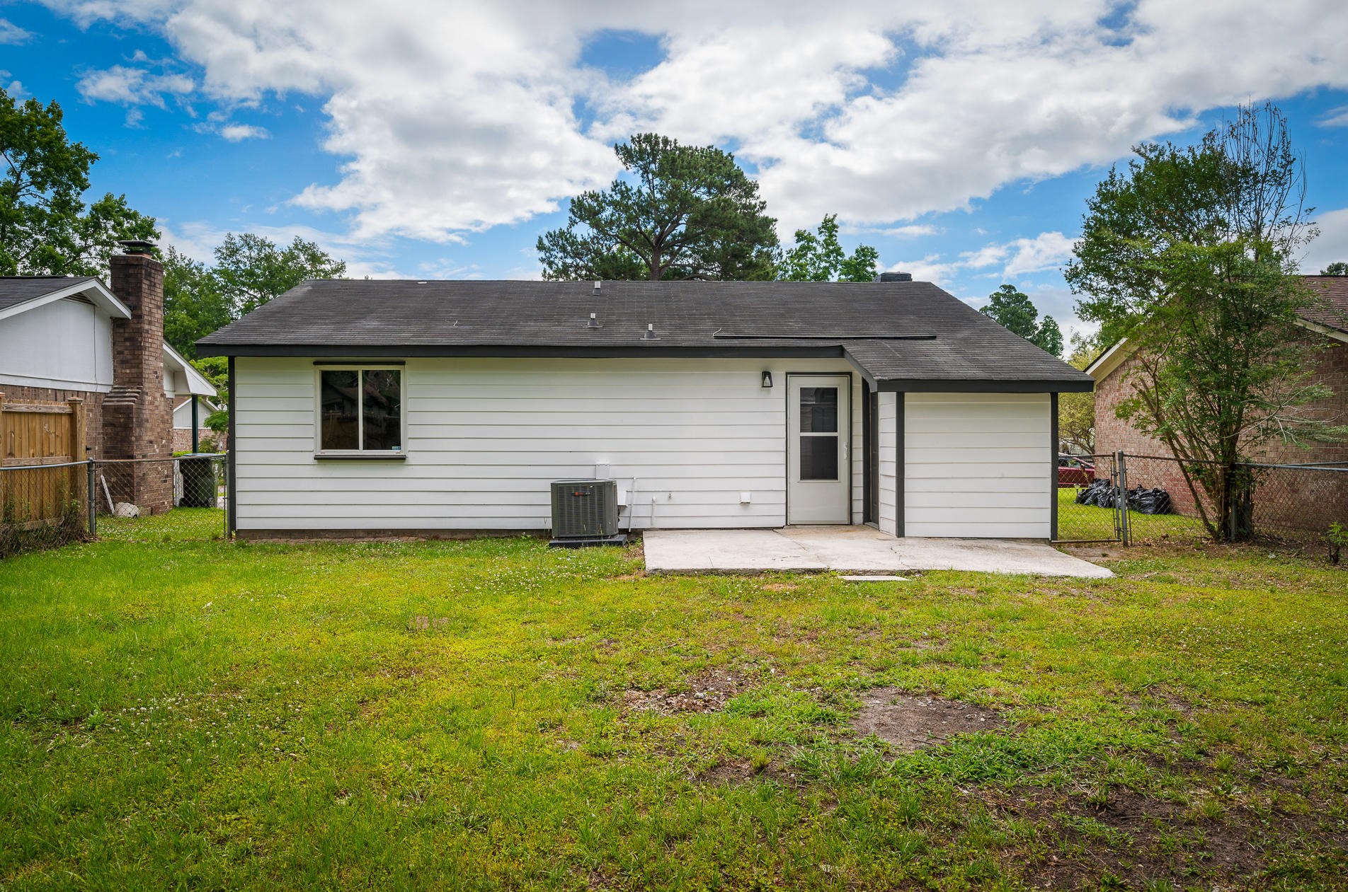 75 Tanbark Ct, Charleston SC  29445-3805 exterior