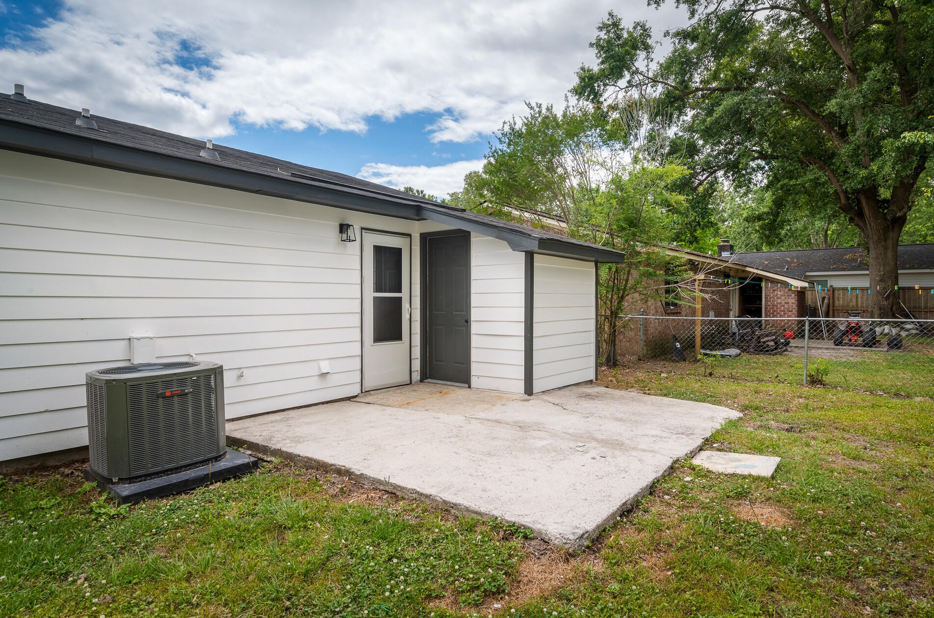 75 Tanbark Ct, Charleston SC  29445-3805 exterior