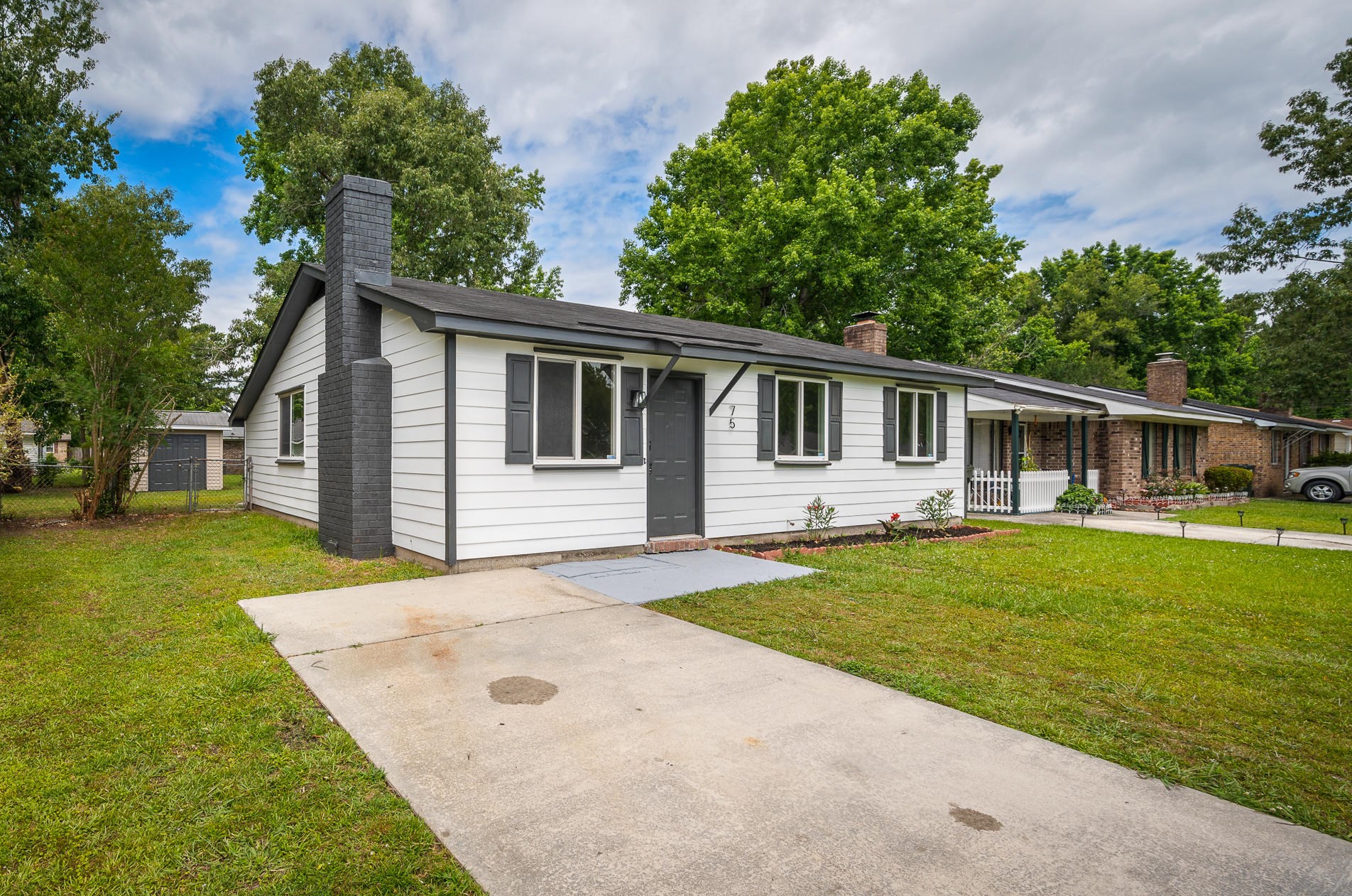 75 Tanbark Ct, Charleston SC  29445-3805 exterior
