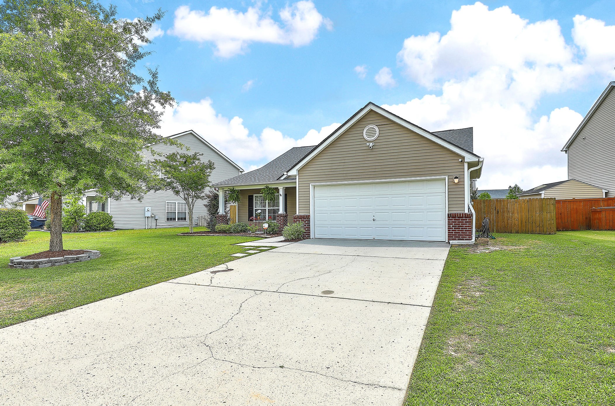 419 Dovetail Cir, Summerville SC  29483-7102 exterior