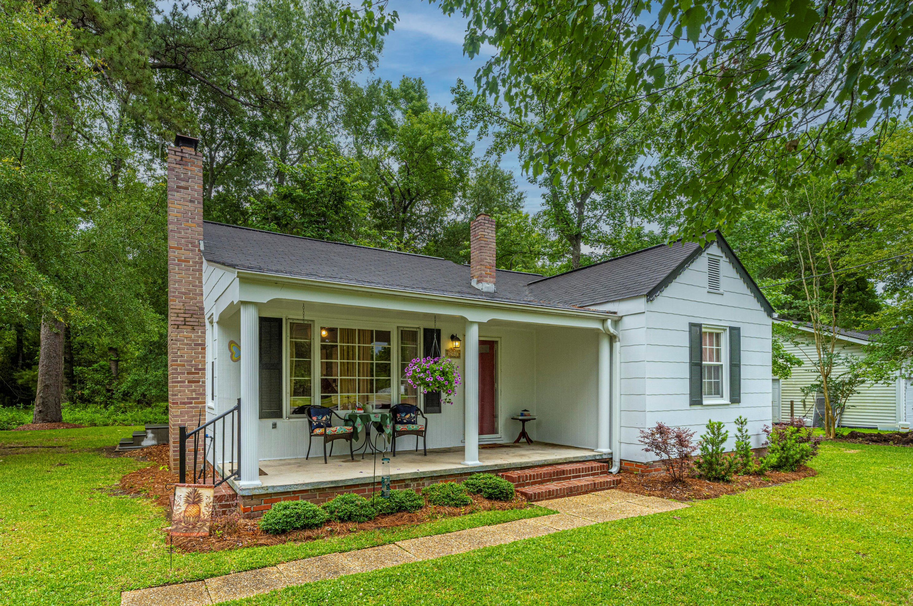 208 Carolina Ave, Moncks Corner, SC 29461-3785