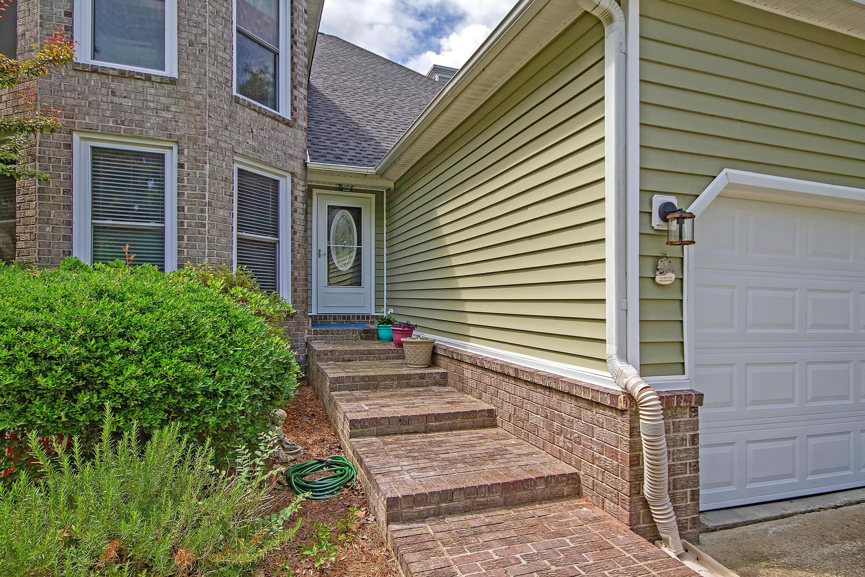 9 Oatly Cir, Charleston SC  29414-6817 exterior