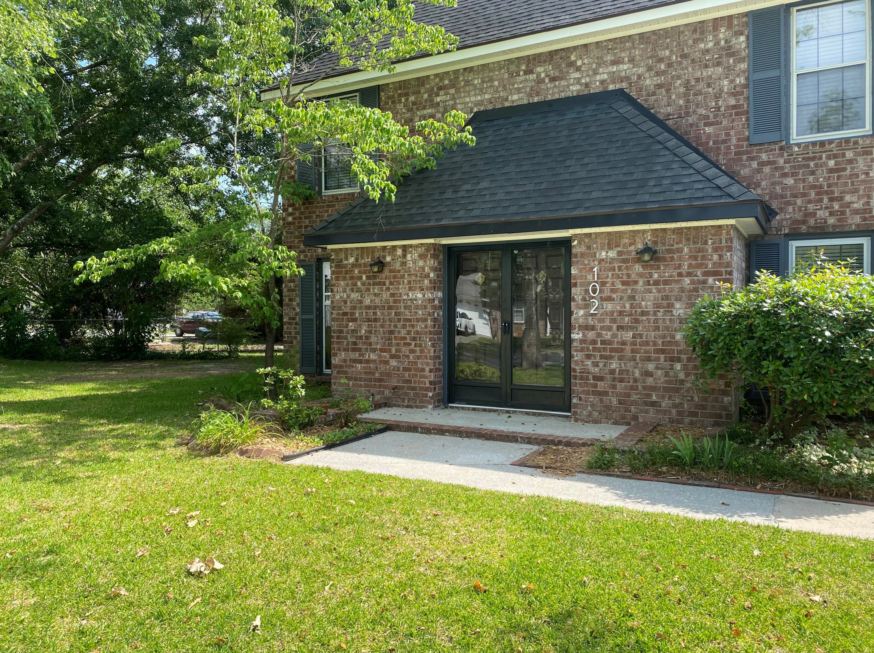 102 Chestnut Ct, Summerville, SC 29483