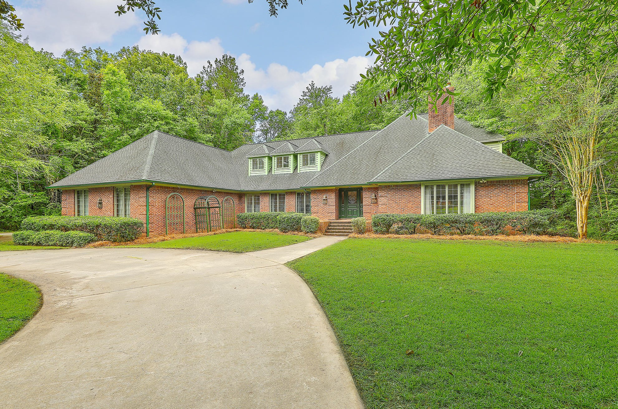 300 Elizabeth St, Summerville, SC 29483-4258