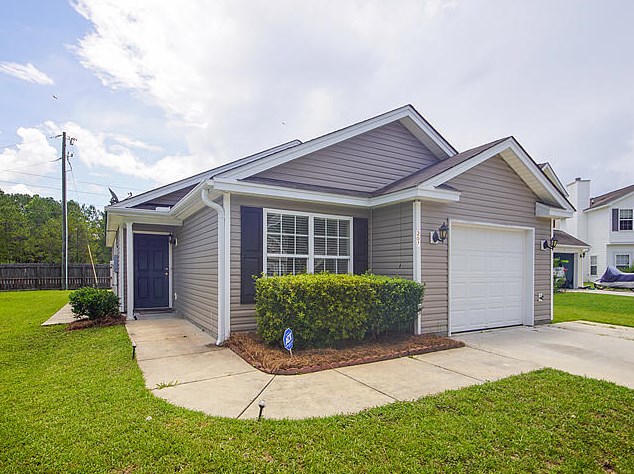 207 Maplewood Ridge Ct, Summerville, SC 29483-5328