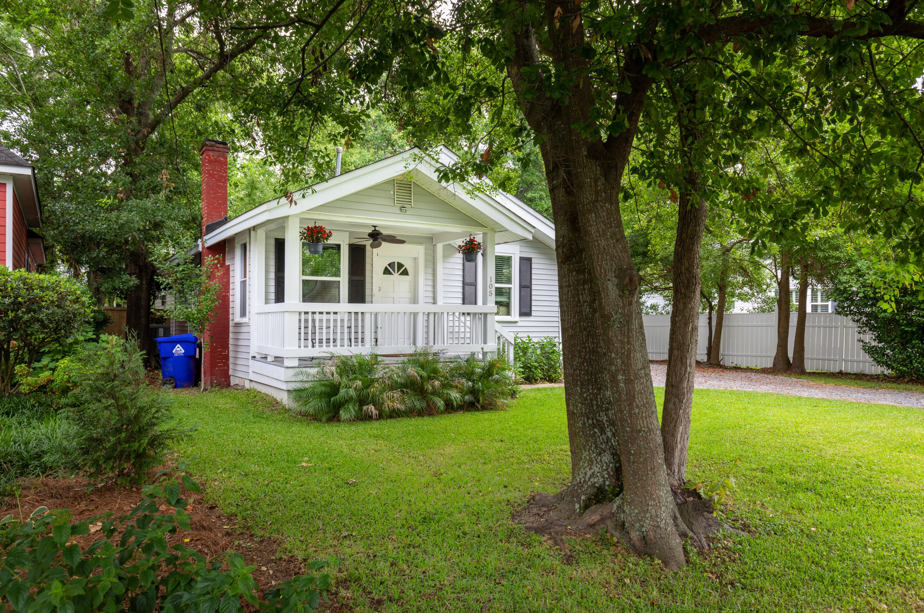105 Hickory St, Charleston, SC 29407-6752
