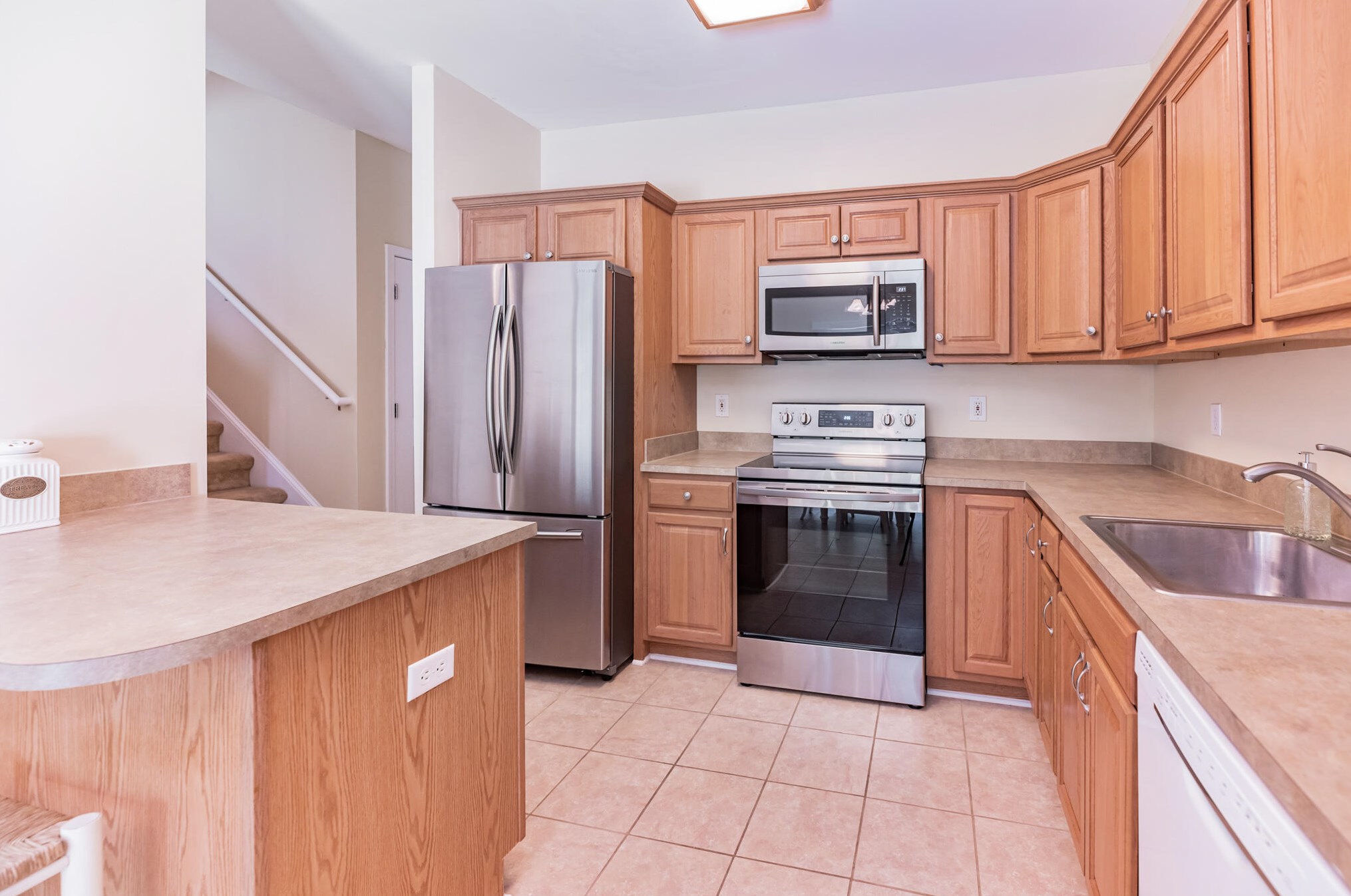 221 Grand Oaks Dr, Ladson, SC 29456