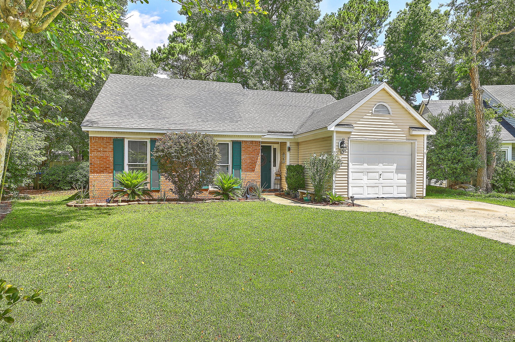 111 Macfarren Ln, Summerville, SC 29485-4062