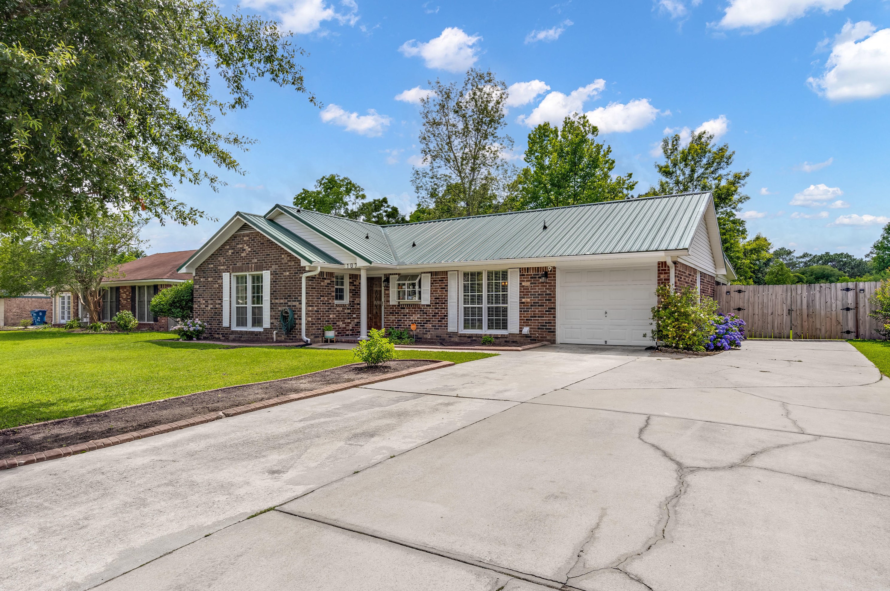 107 Kershaw Rd, Summerville, SC 29483-1997