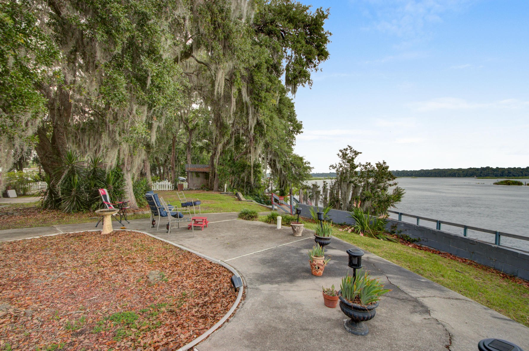 1810 Widgeon Rd, Moncks Corner SC  29461-7059 exterior