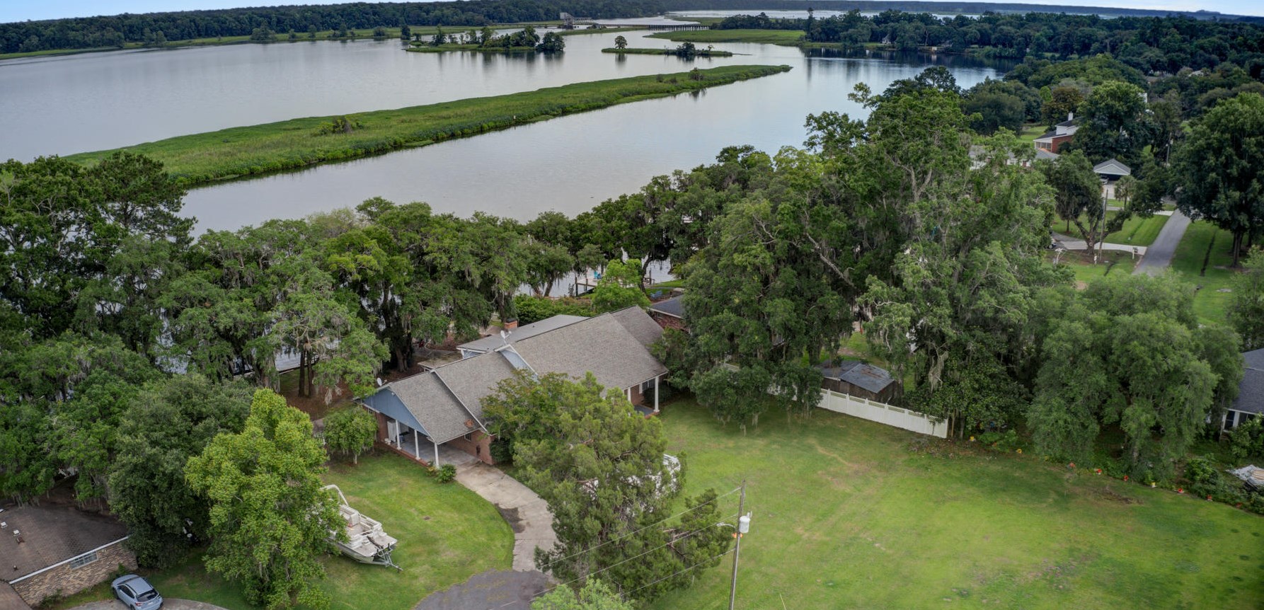 1810 Widgeon Rd, Moncks Corner SC  29461-7059 exterior