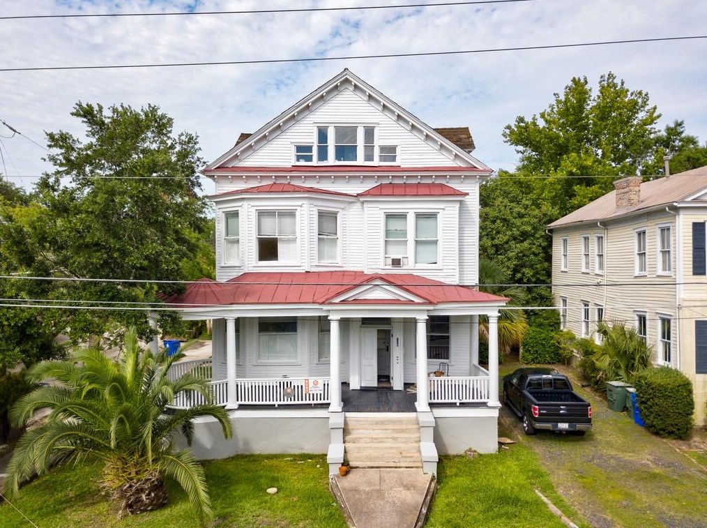 135 Ashley Ave, Charleston SC 29401-1804 exterior