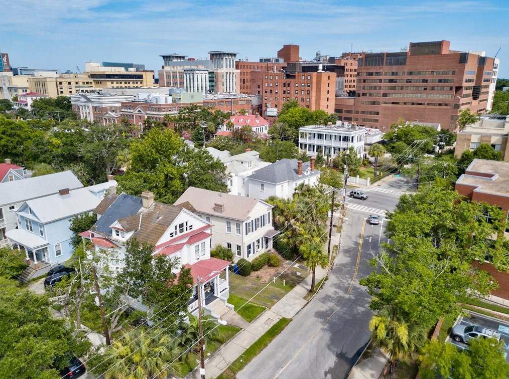 135 Ashley Ave, Charleston SC 29401-1804 exterior
