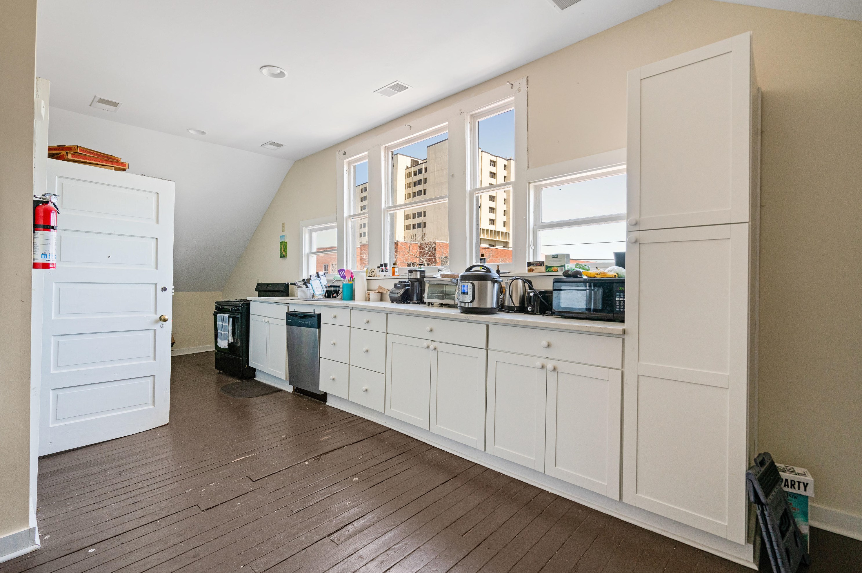 135 Ashley Ave, Charleston SC 29401-1804 exterior