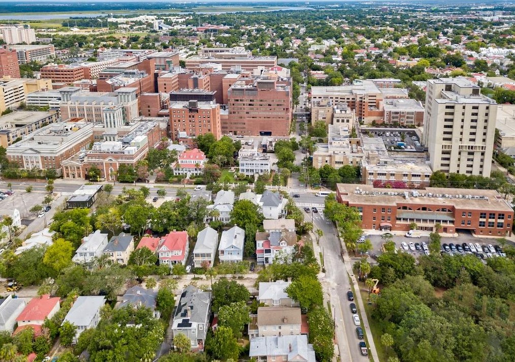 135 Ashley Ave, Charleston SC 29401-1804 exterior