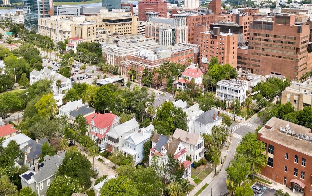 135 Ashley Ave, Charleston SC 29401-1804 exterior