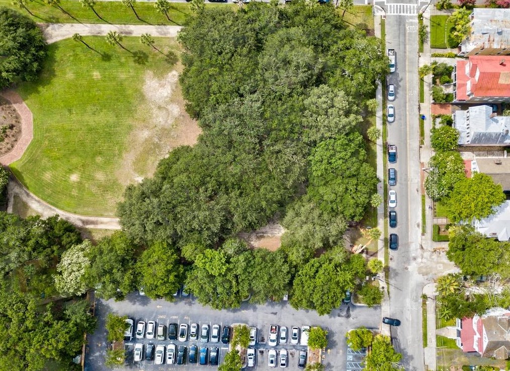 135 Ashley Ave, Charleston SC 29401-1804 exterior