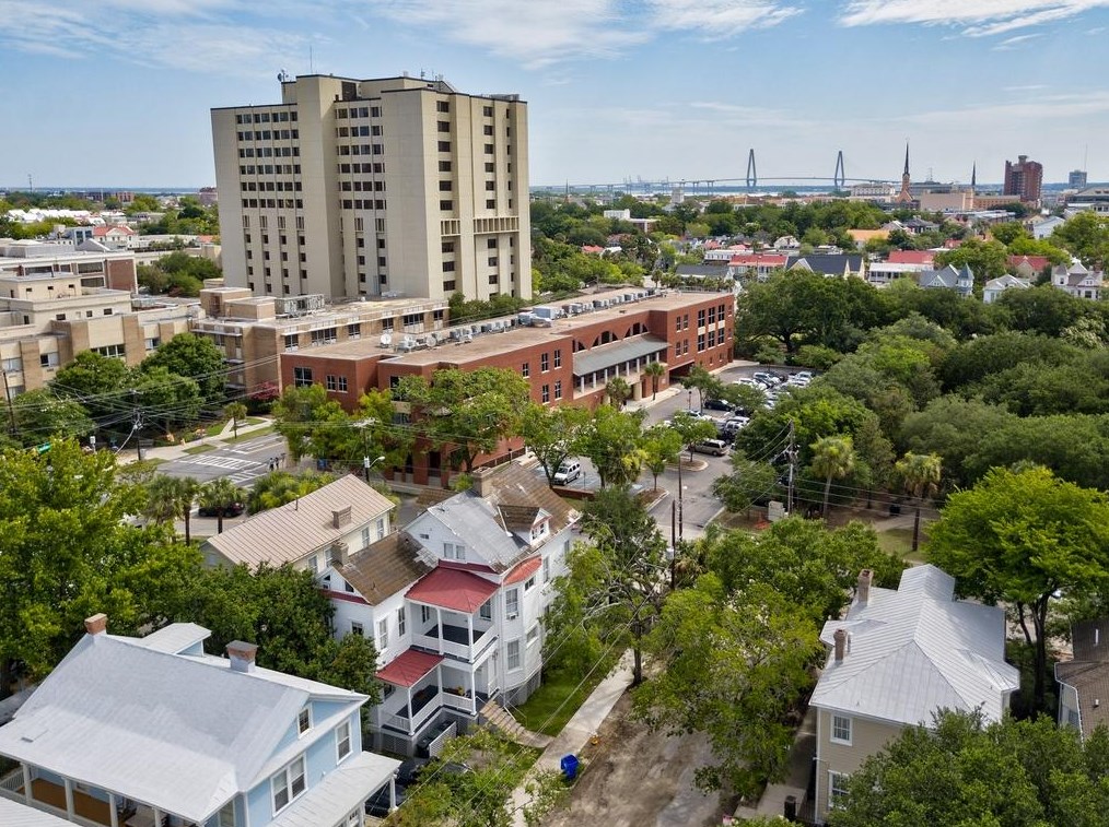 135 Ashley Ave, Charleston SC 29401-1804 exterior