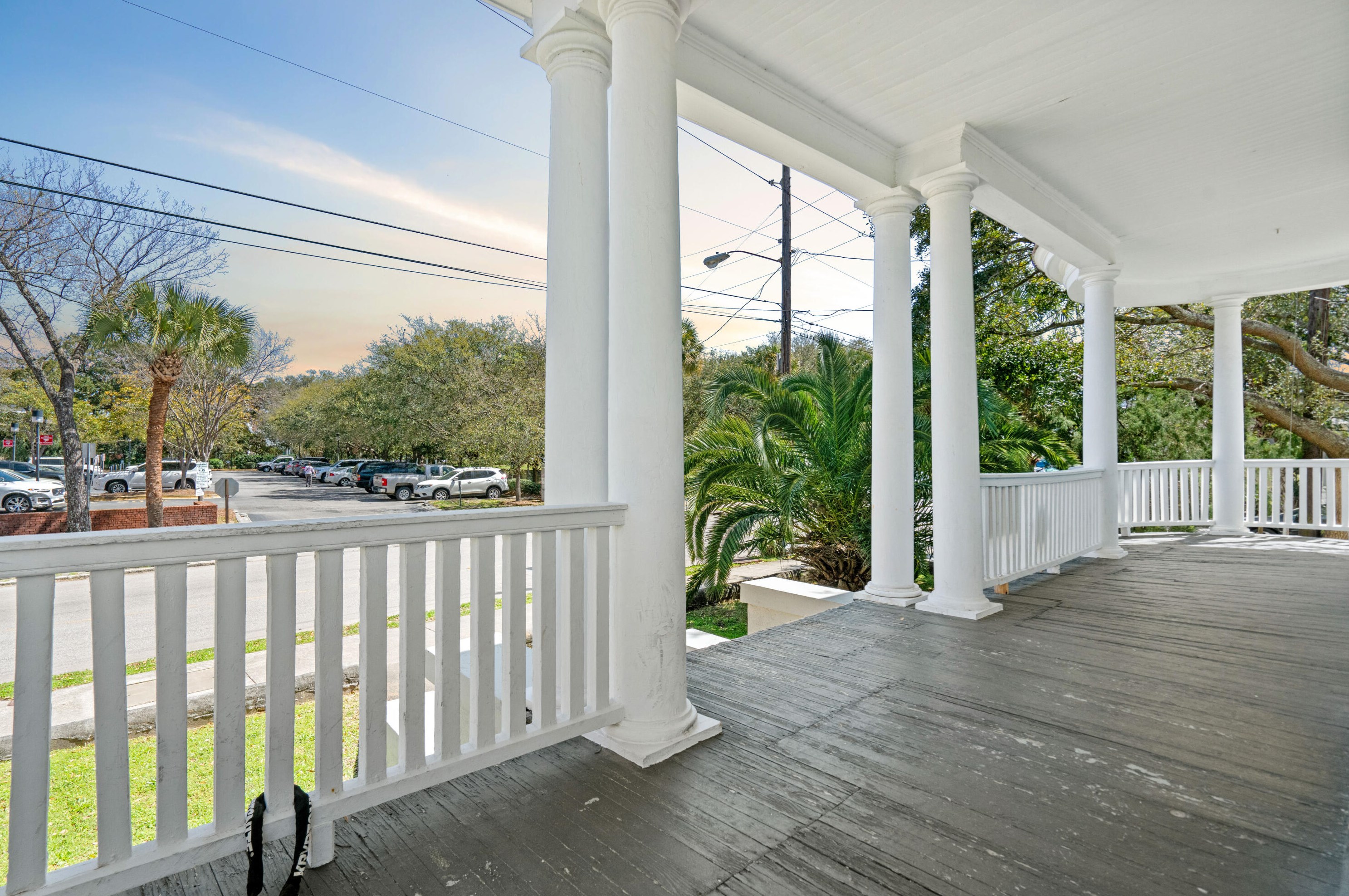 135 Ashley Ave, Charleston SC 29401-1804 exterior