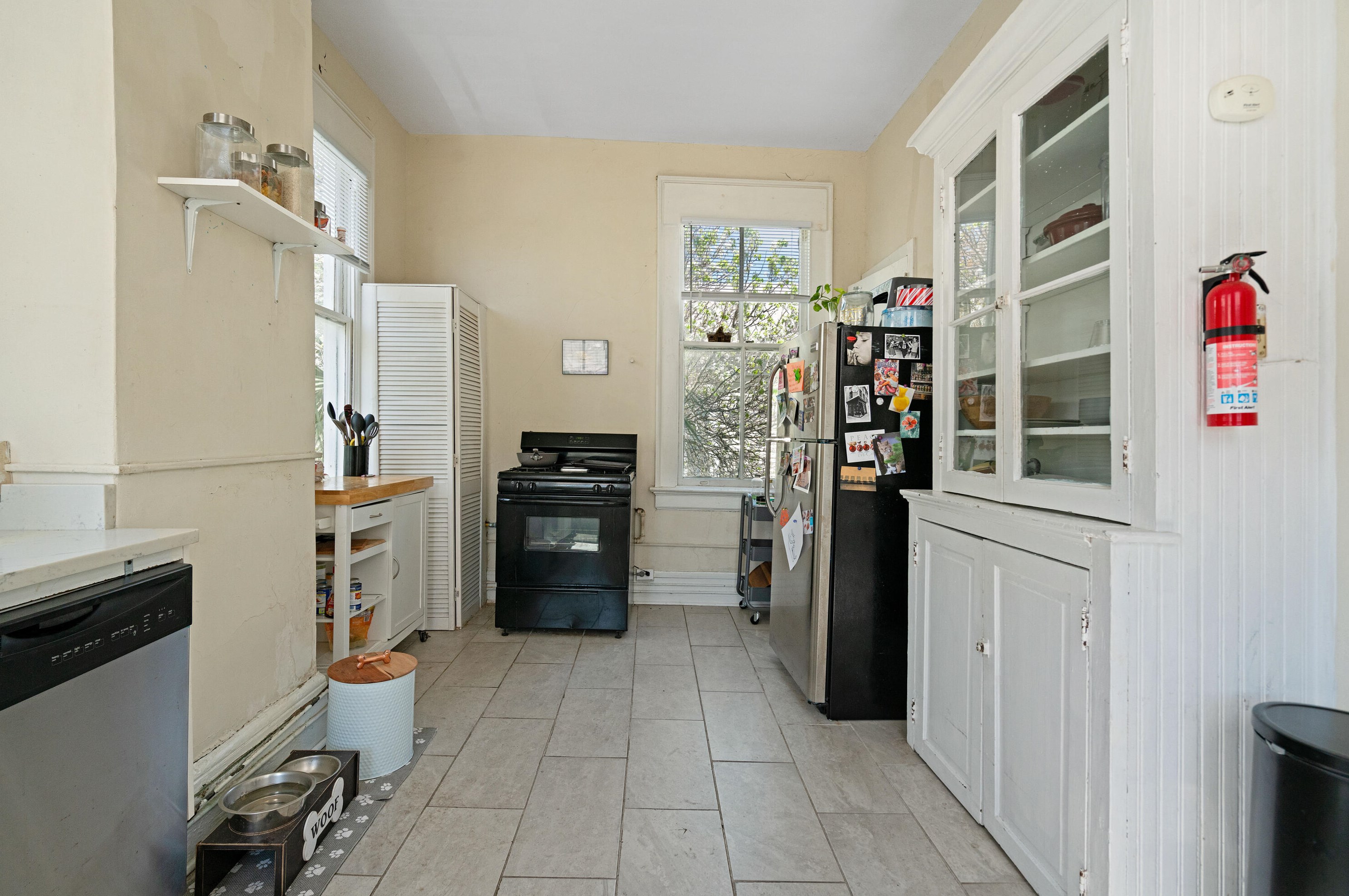 135 Ashley Ave, Charleston SC 29401-1804 exterior