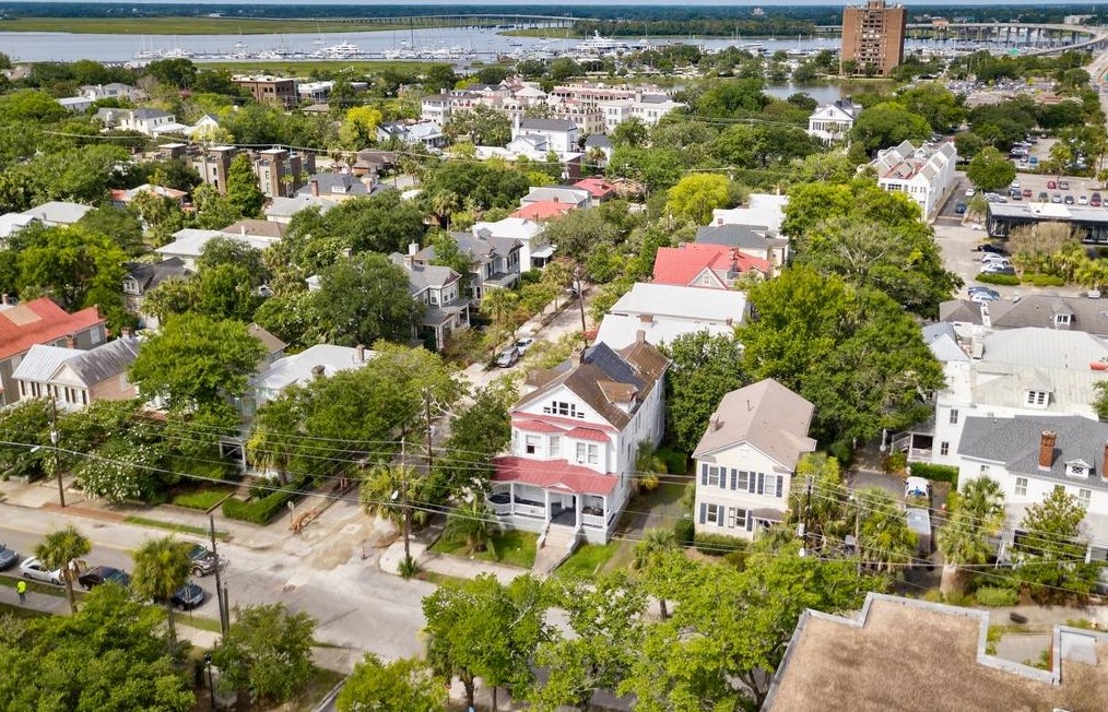 135 Ashley Ave, Charleston SC 29401-1804 exterior