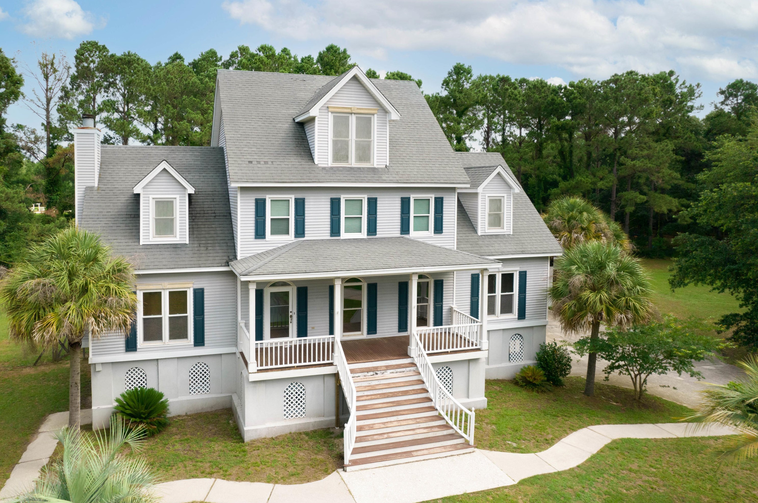 1048 Mainsail Ct, Awendaw, SC 29429