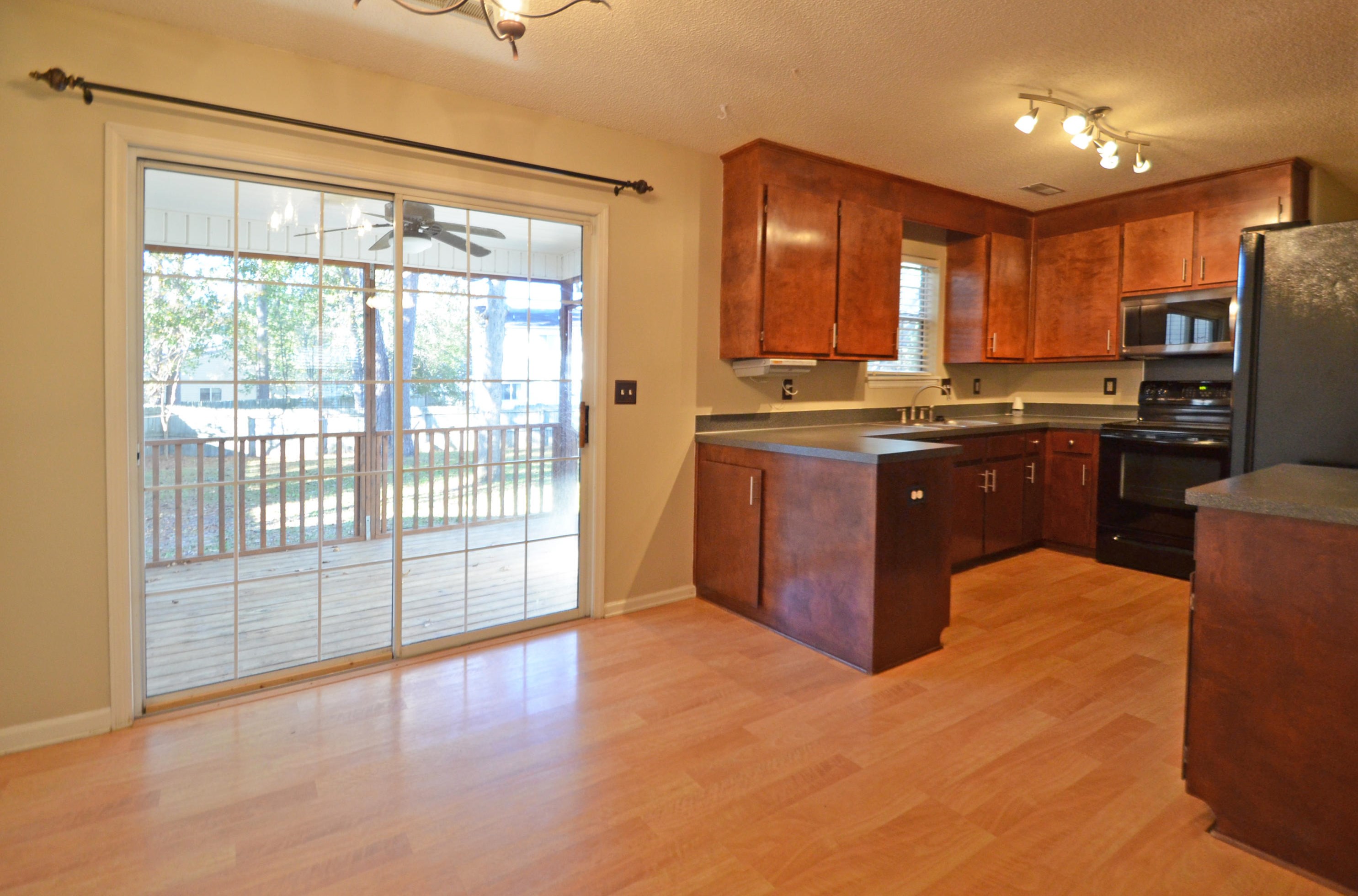 117 Apache Dr, Summerville SC  29483-9229 exterior